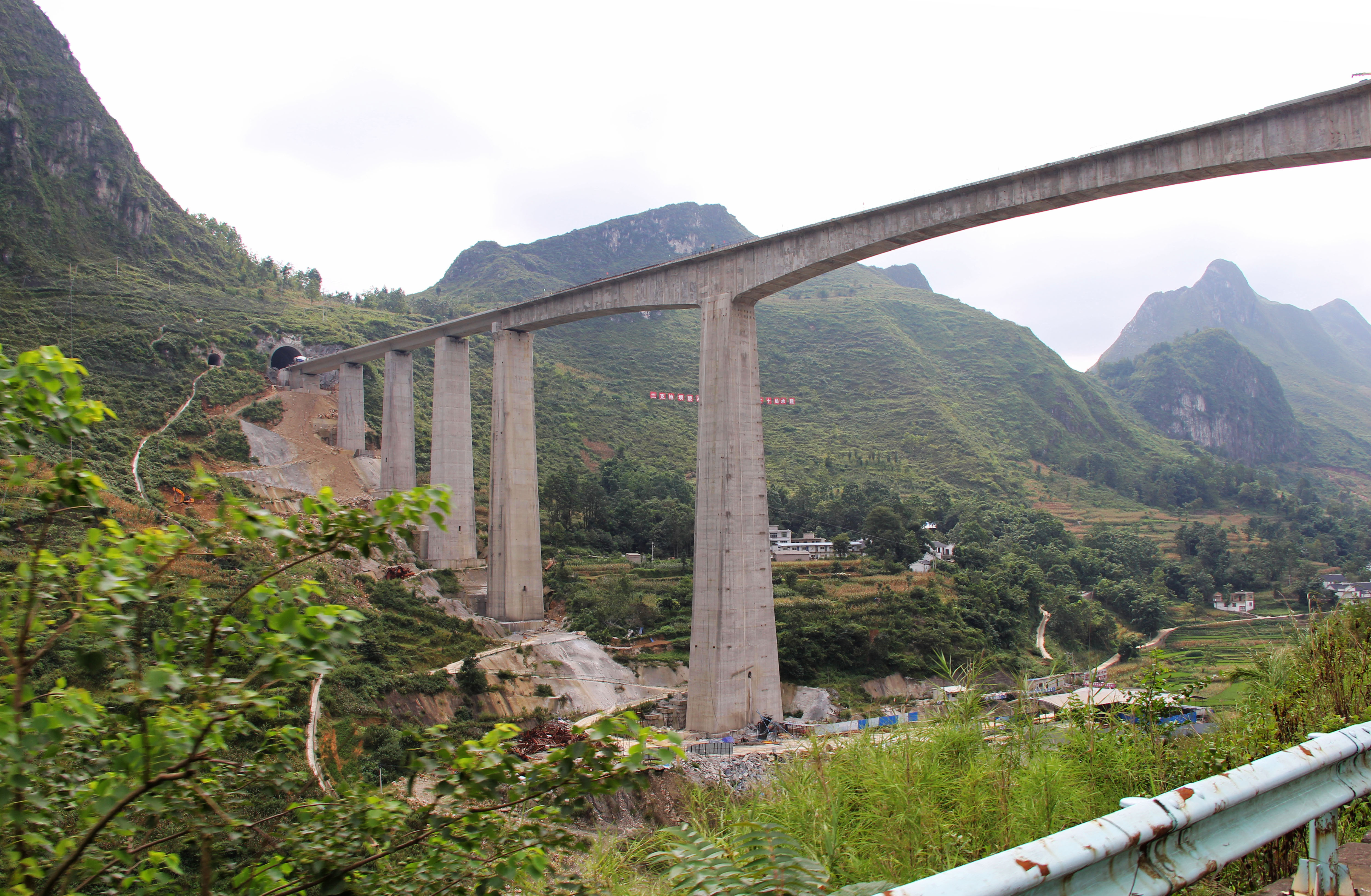 BalingheRailwayFromRoad.jpg