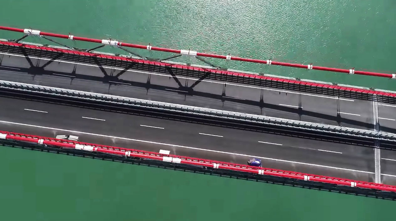 Daduhe Bridge XingkangCablesDrone.jpg