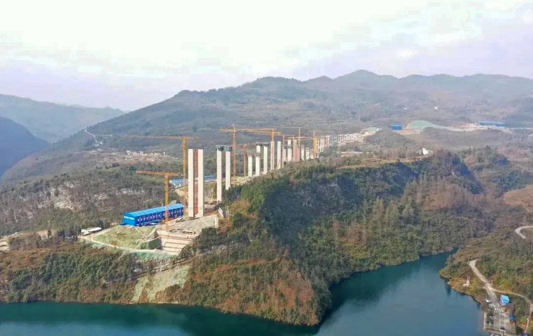 Wujiang Bridge DeyuPiersMountain.jpg