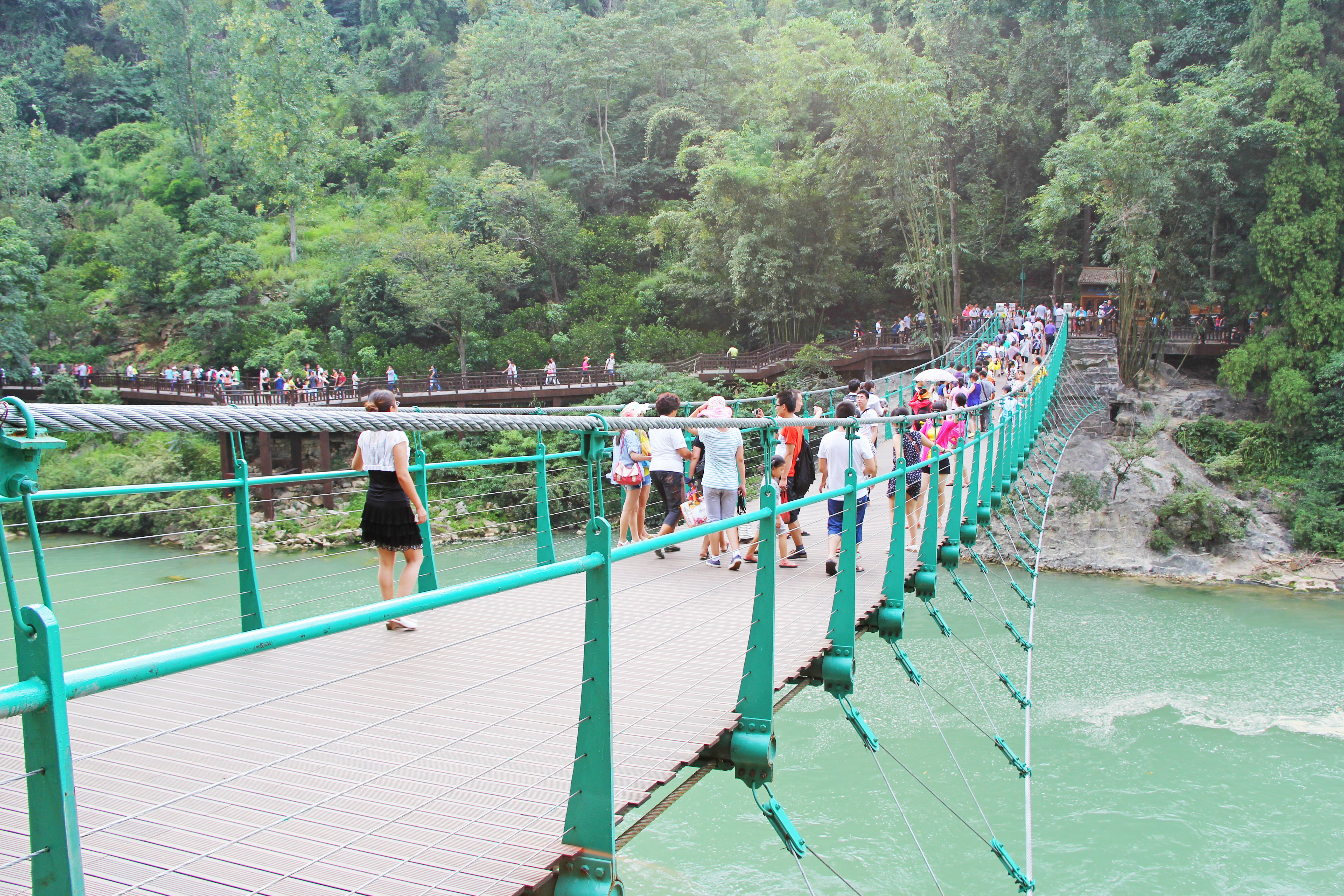 20BalingheHuangguoshuWaterfallsBridgeWide.jpg