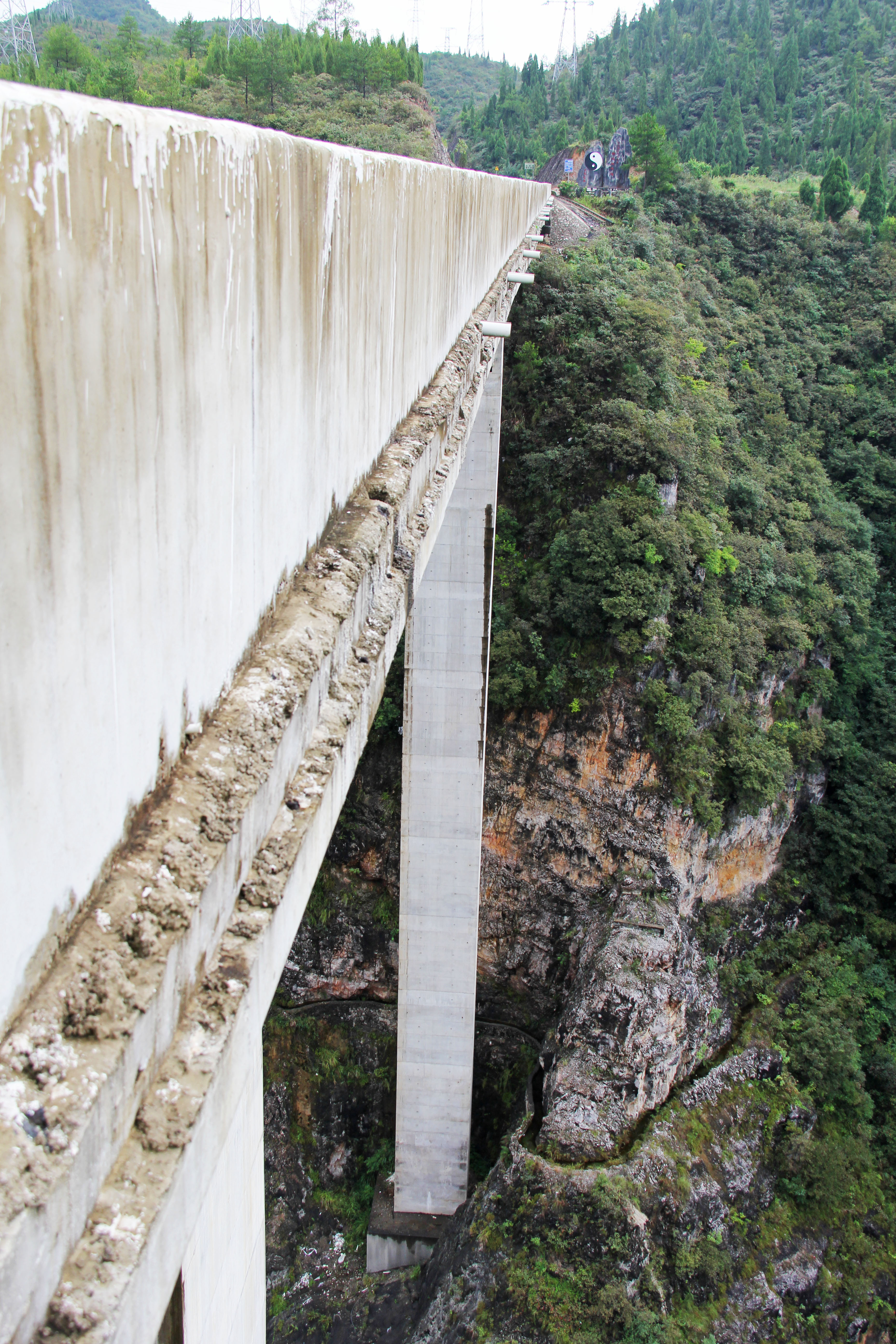 EchibangPier&Mountain.jpg