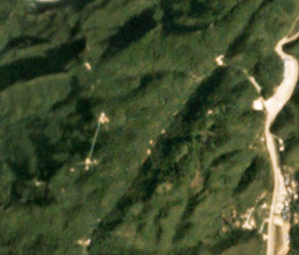 YuntaishanGlassFootbridgeSatellite.jpg