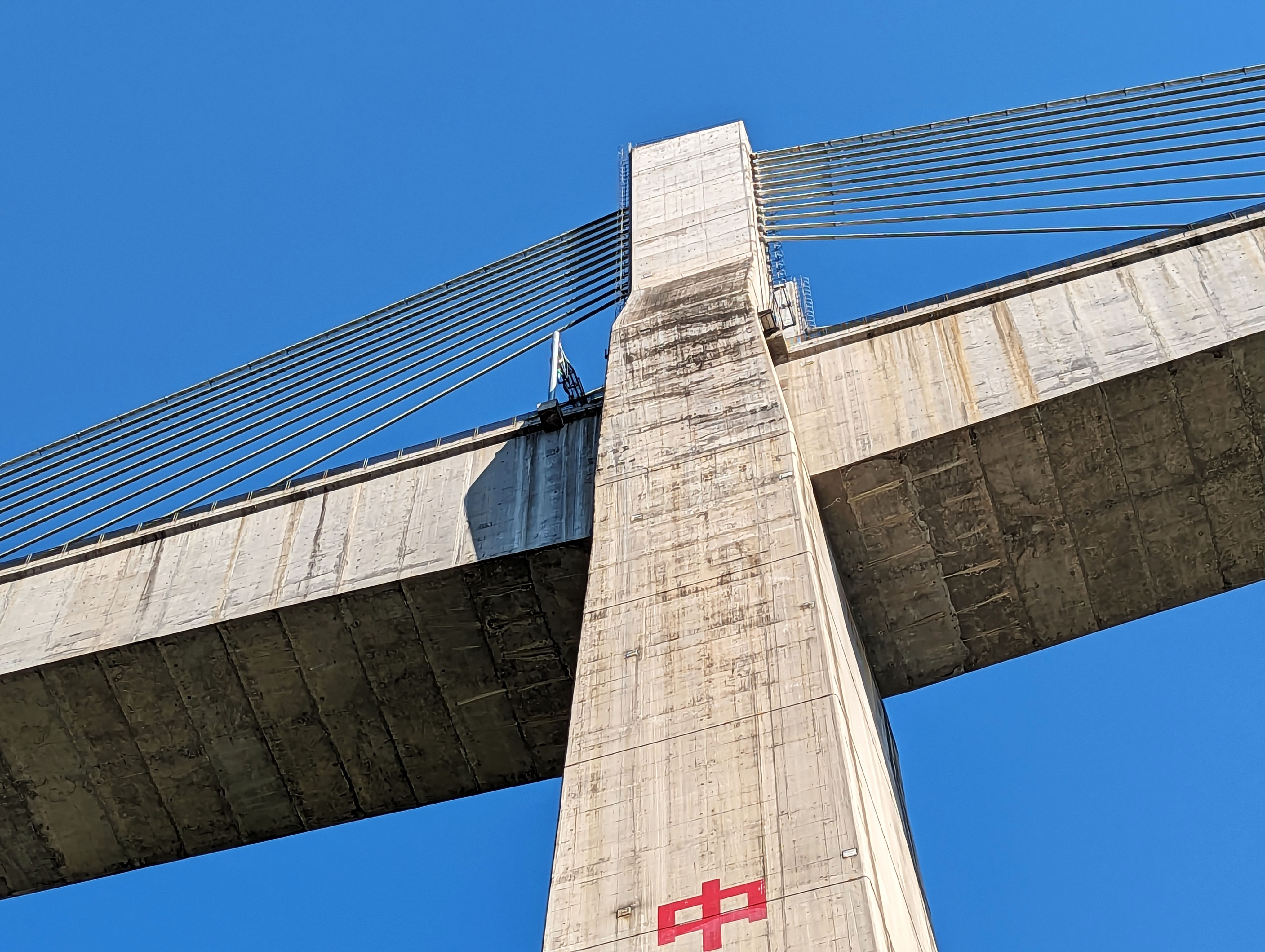 Apengjiang Railway Bridge QianzhangLonglensTop.jpg