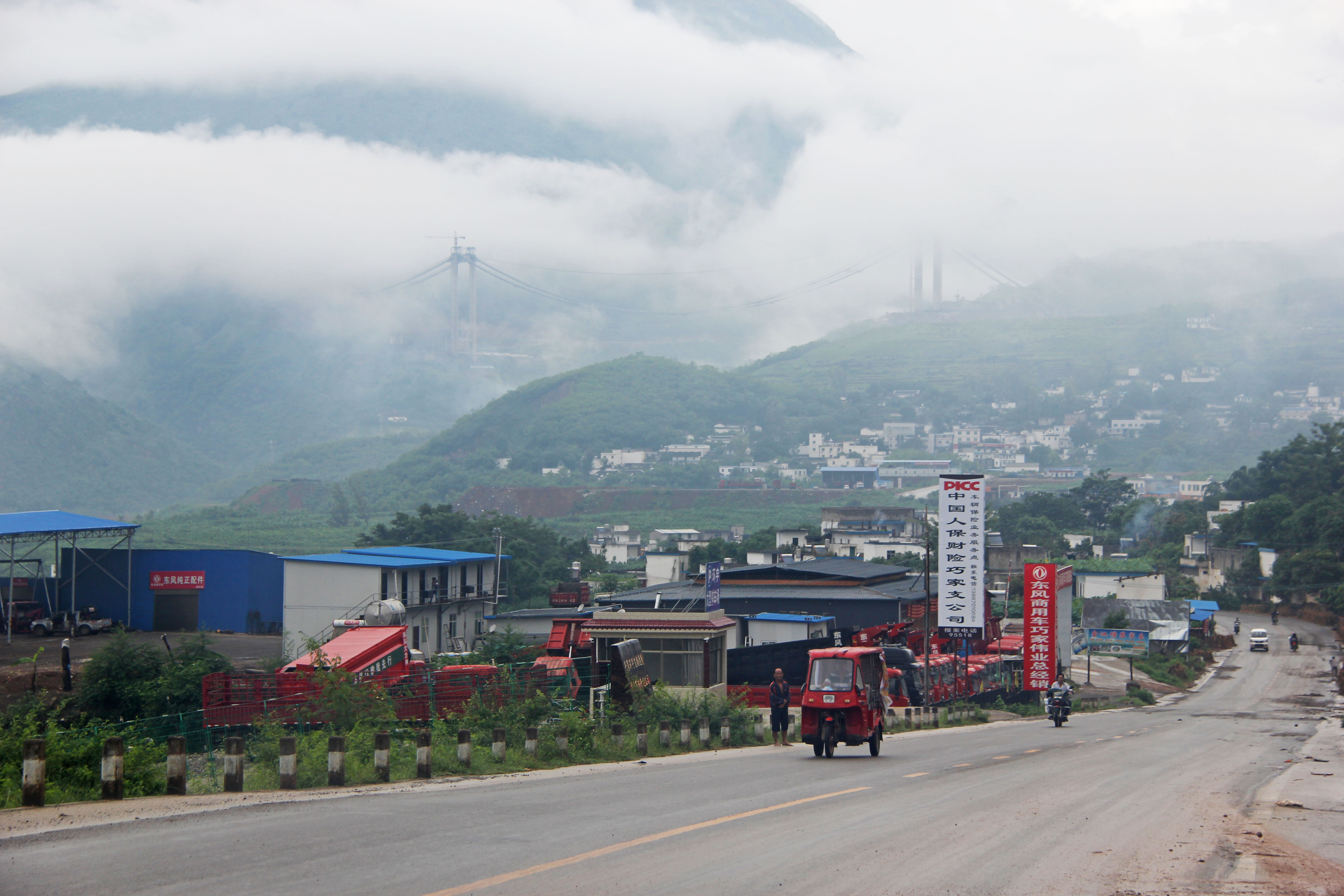 JinshajiangBridgeHulukou&Clouds.jpg