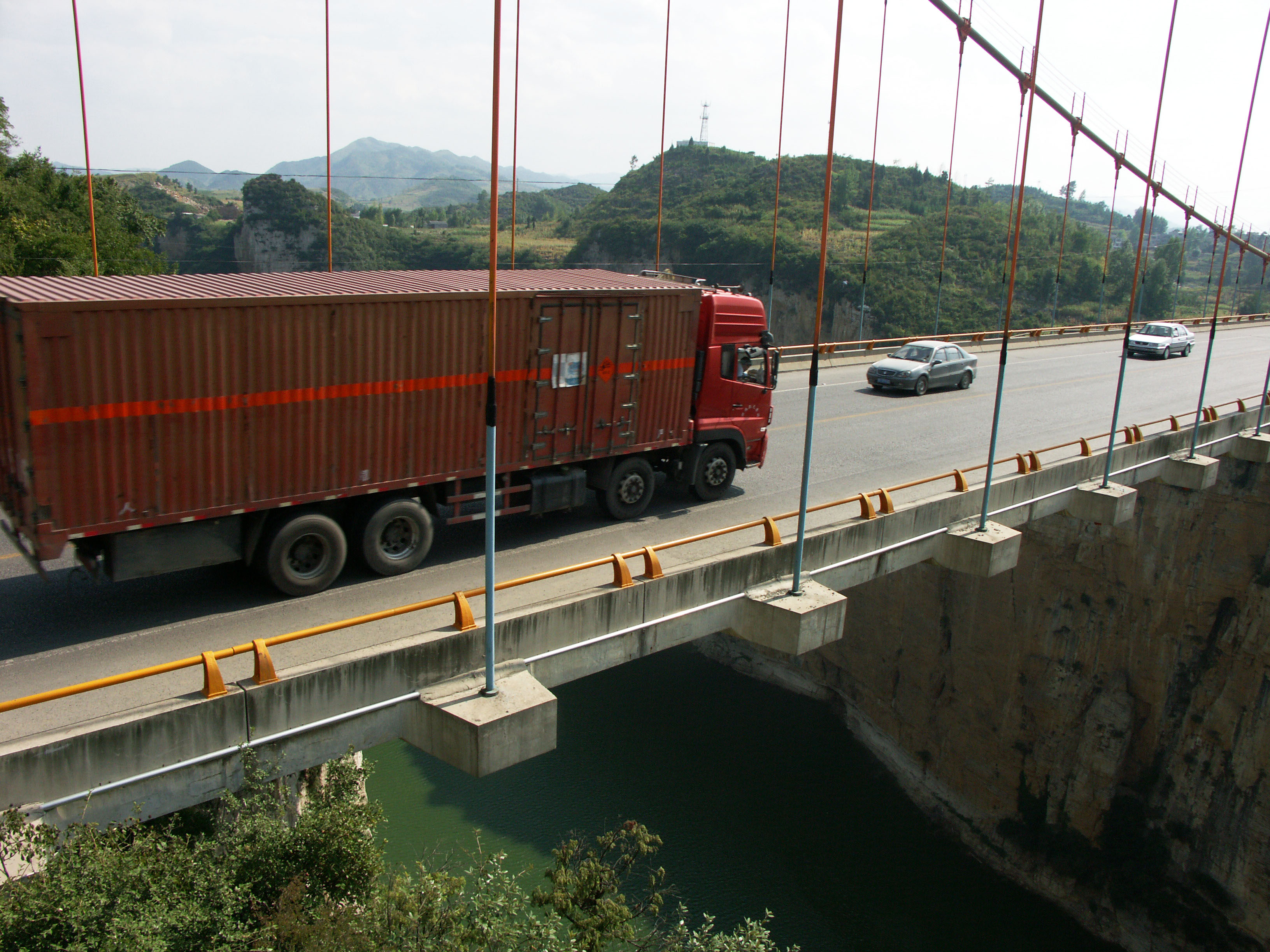 Luojiaohe2011Bridge3 copy.jpg