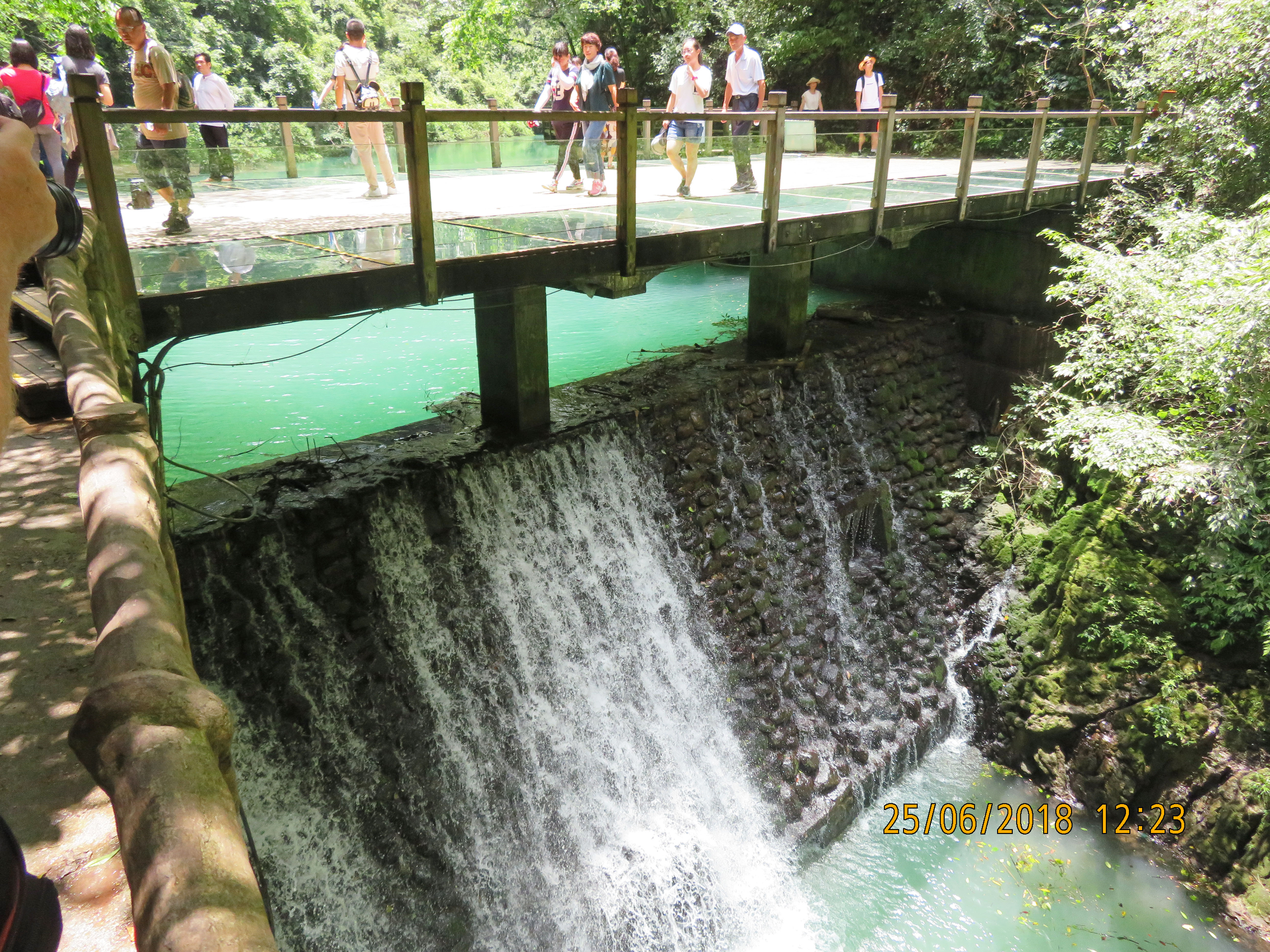 031ZhangjiajieWaterfallByJohnFilmer.JPG