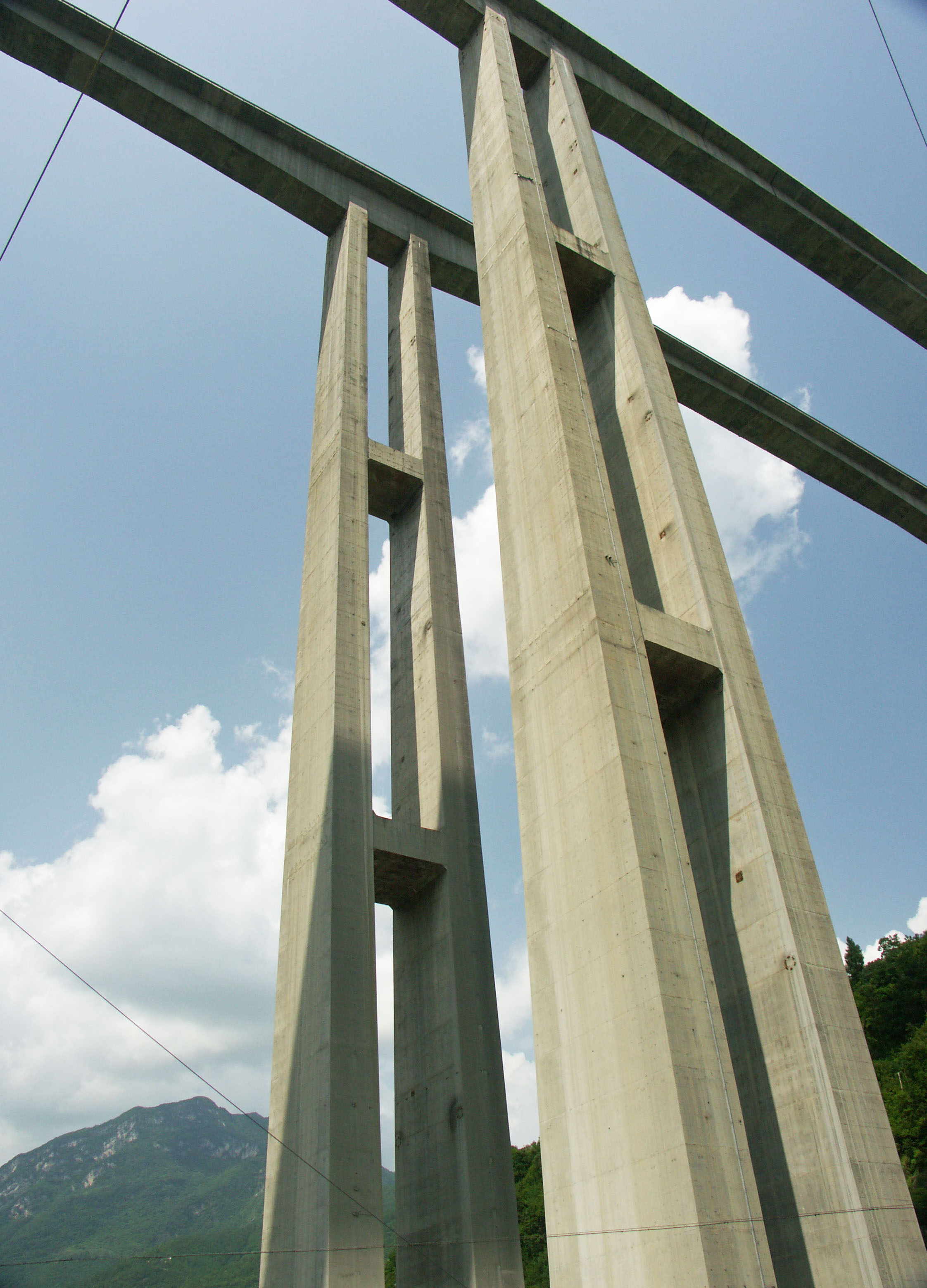File:LongtanhePierView.jpg