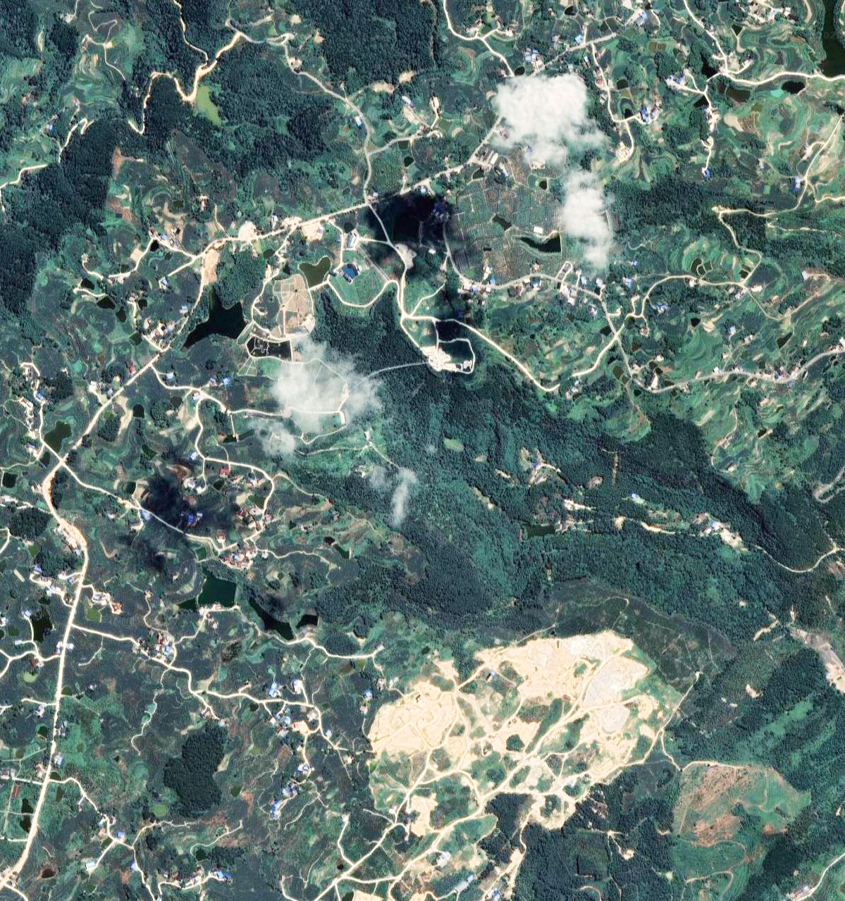 File:QizhongyuanGlassSatelliteWide.jpg