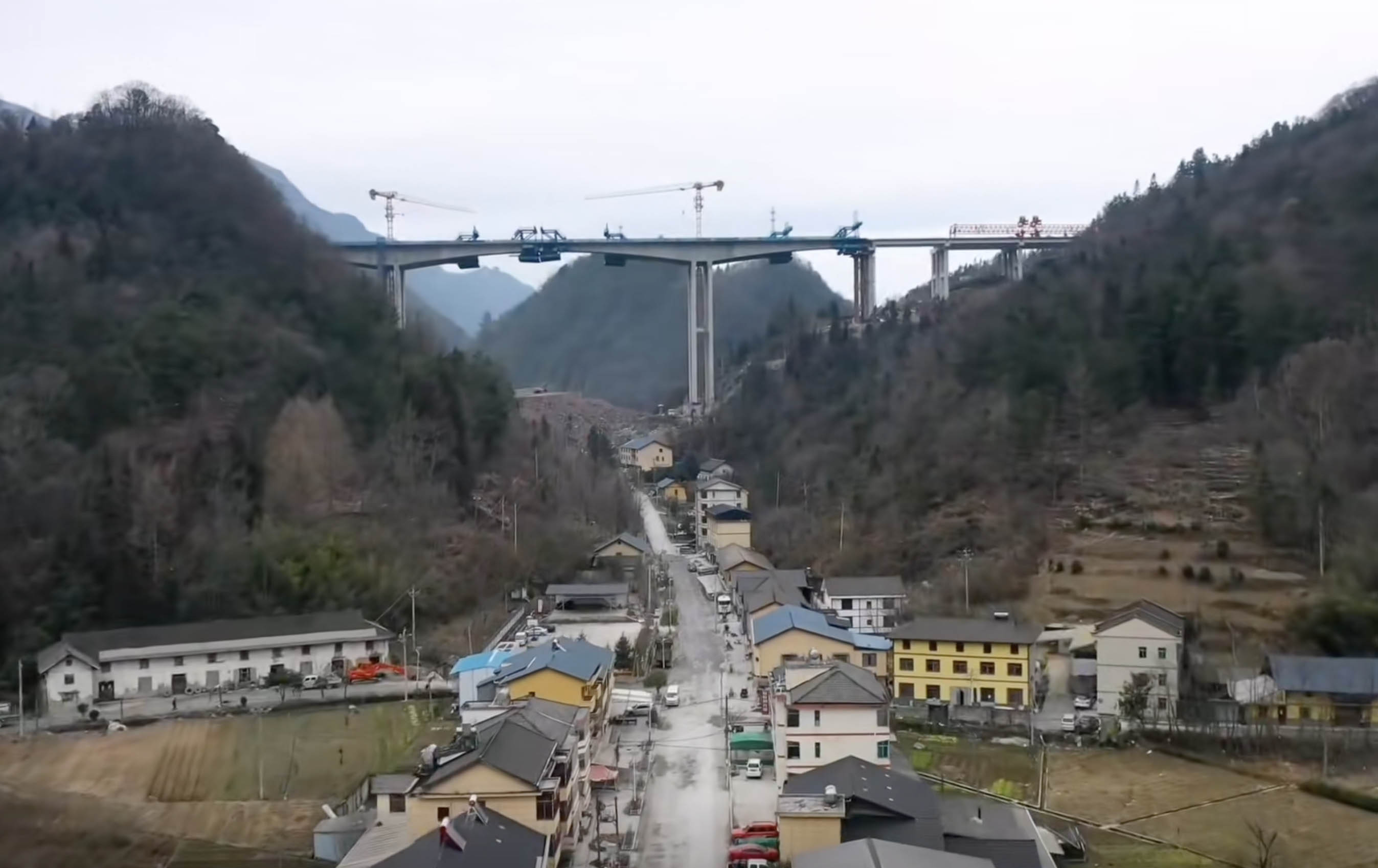 File:Maoping Bridge YilaiSide.jpg