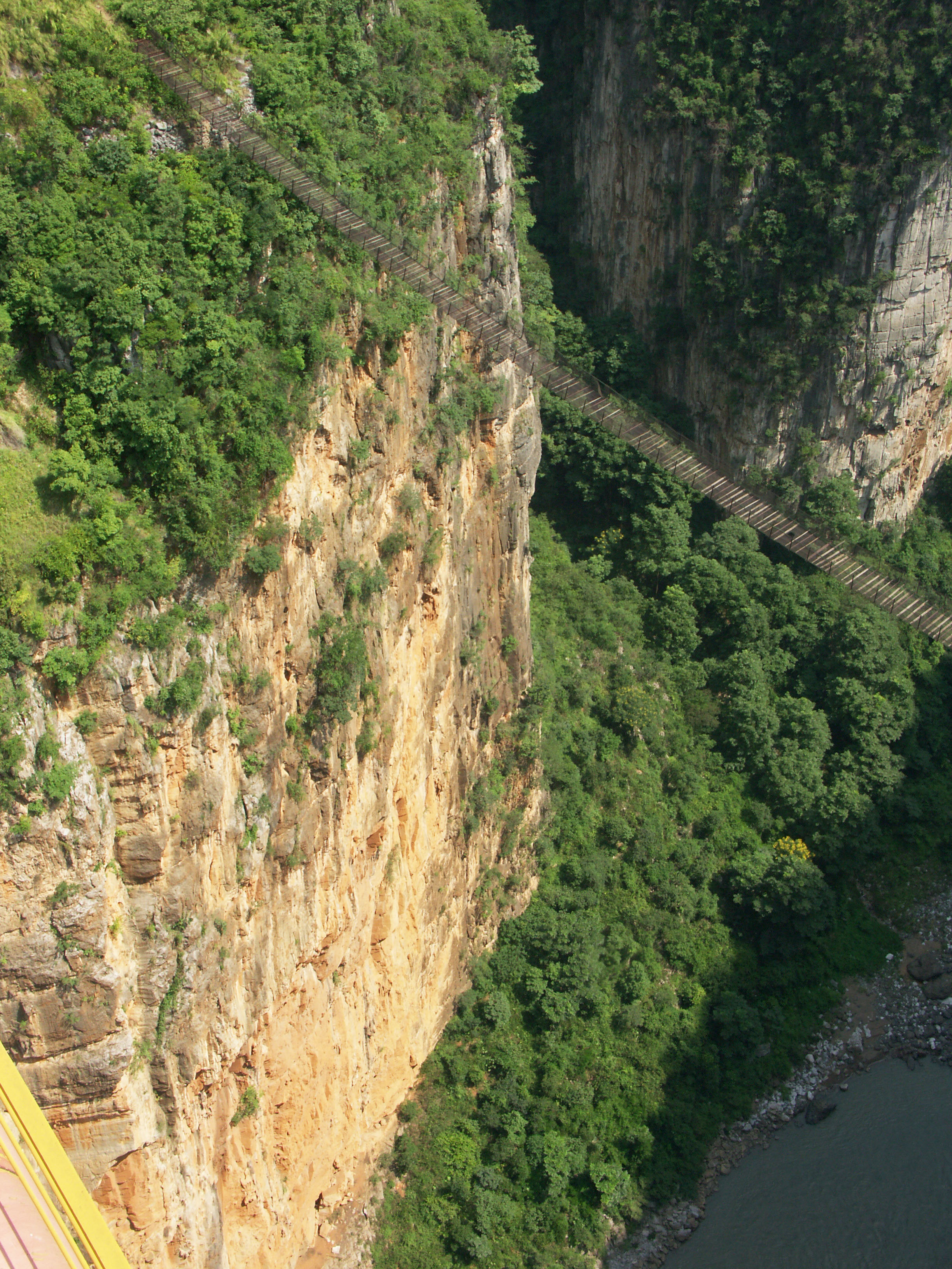 Beipanjiang2011RailwayFootbridge12.jpg