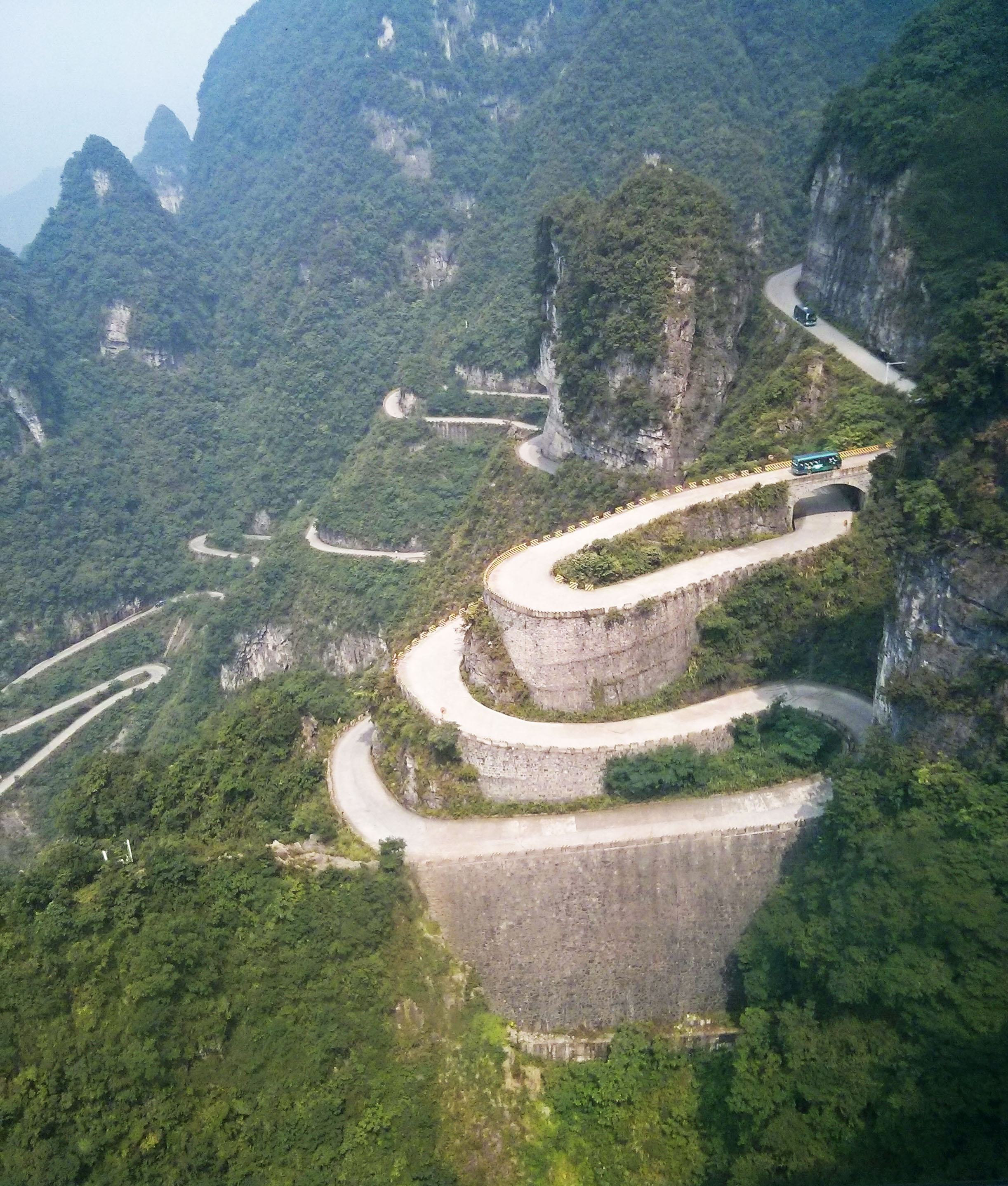 176TianmenBusRoadByPeter.jpg