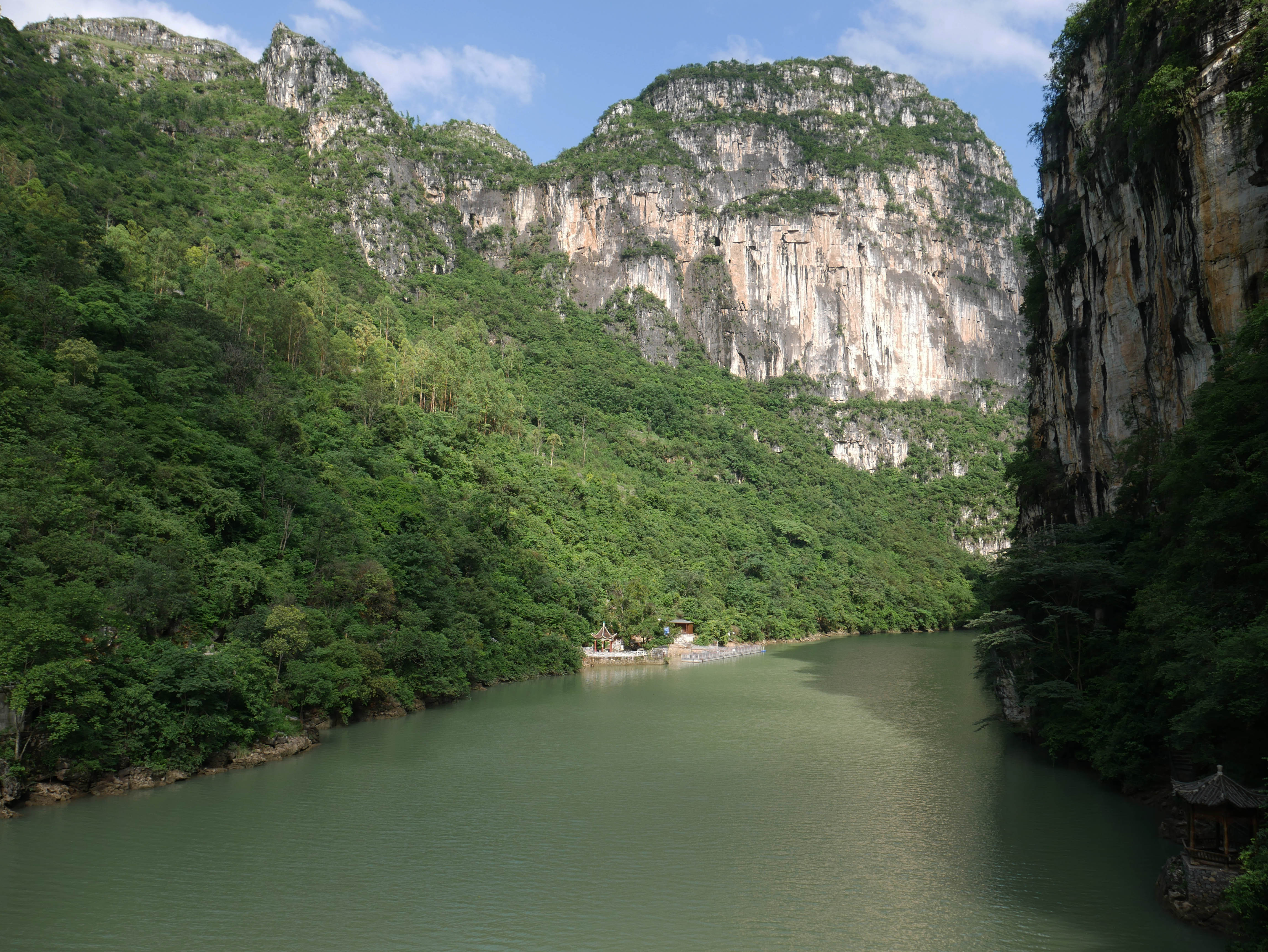 HuajiangChainOldWideView.JPG