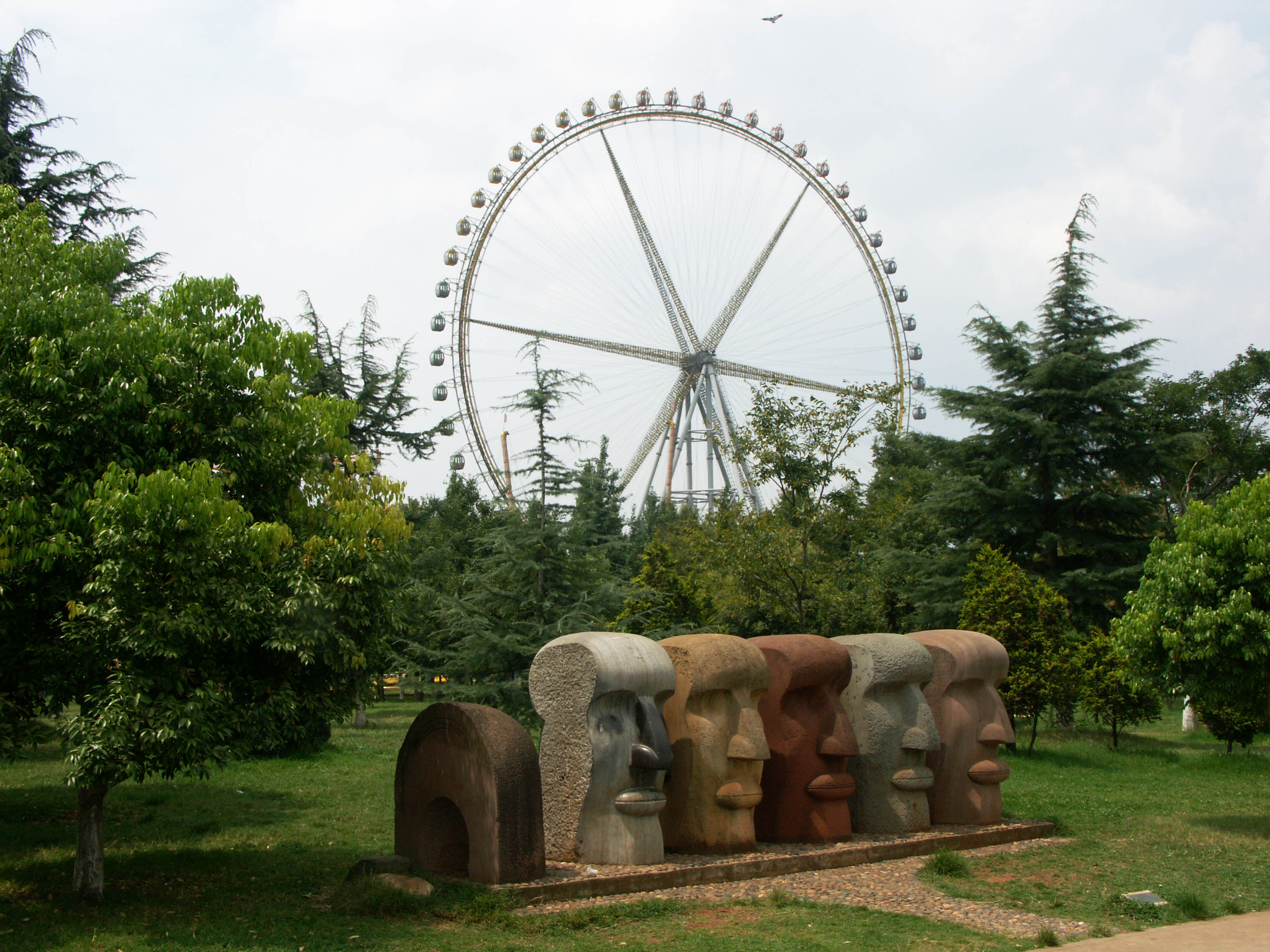 KunmingDaquanParkFerrisWheel2.jpg