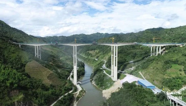 Longjiang Bridge MangliangSideHigh.jpg