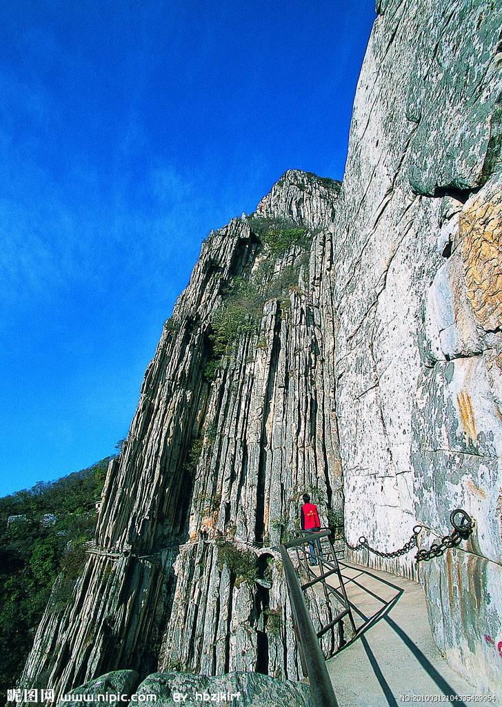 SanhuangzhaiCliffwalk.jpg