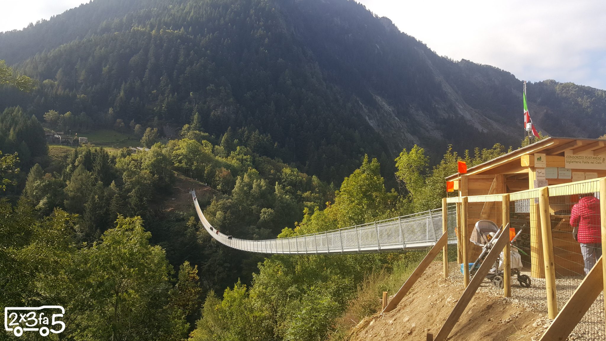 Ponte Tibetano Valtartano Valtellina.jpg
