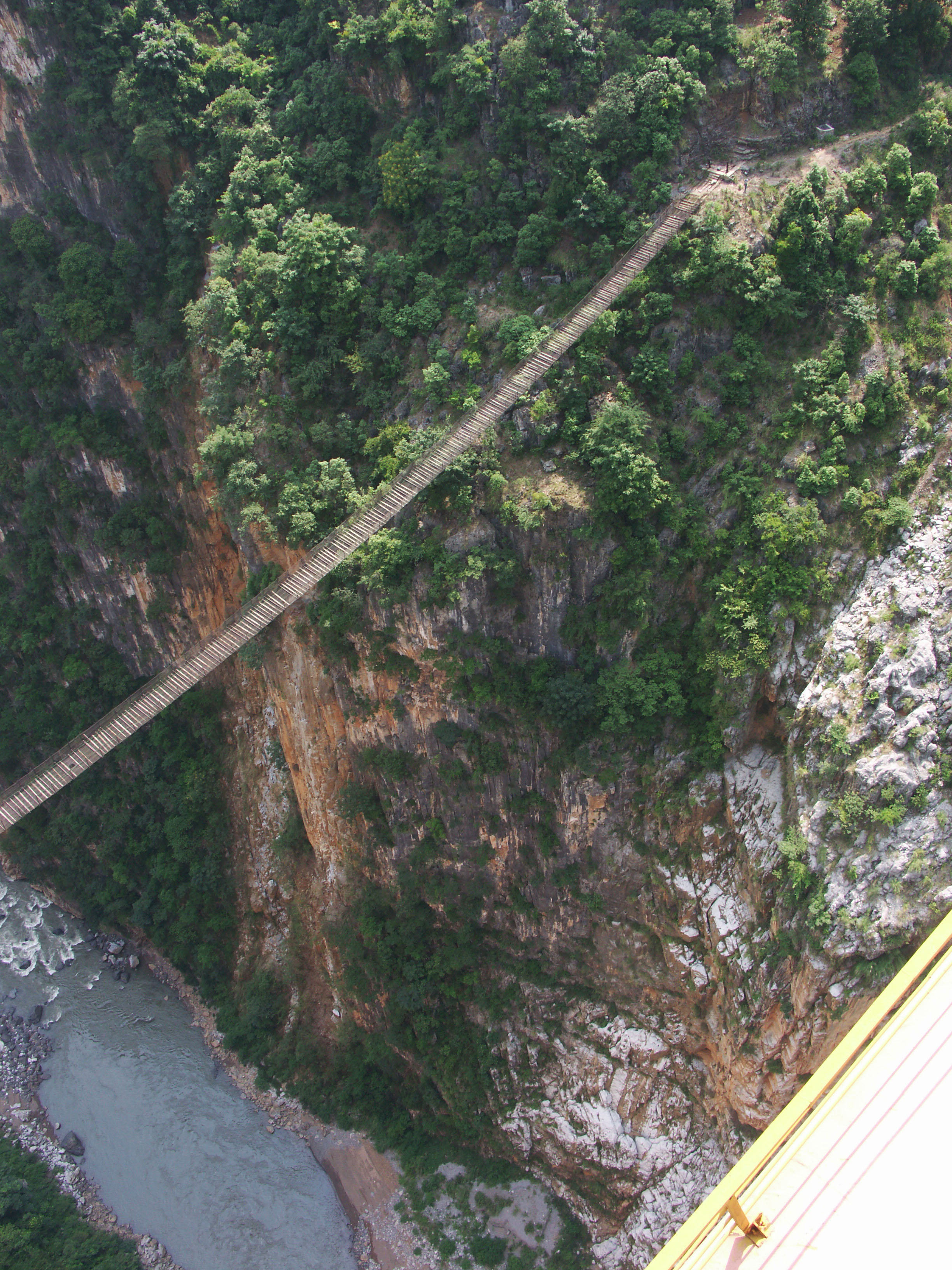 Beipanjiang2011RailwayFootbridge10.jpg