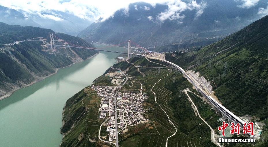 Daduhe bridge Xingkang2018Aerial.jpg