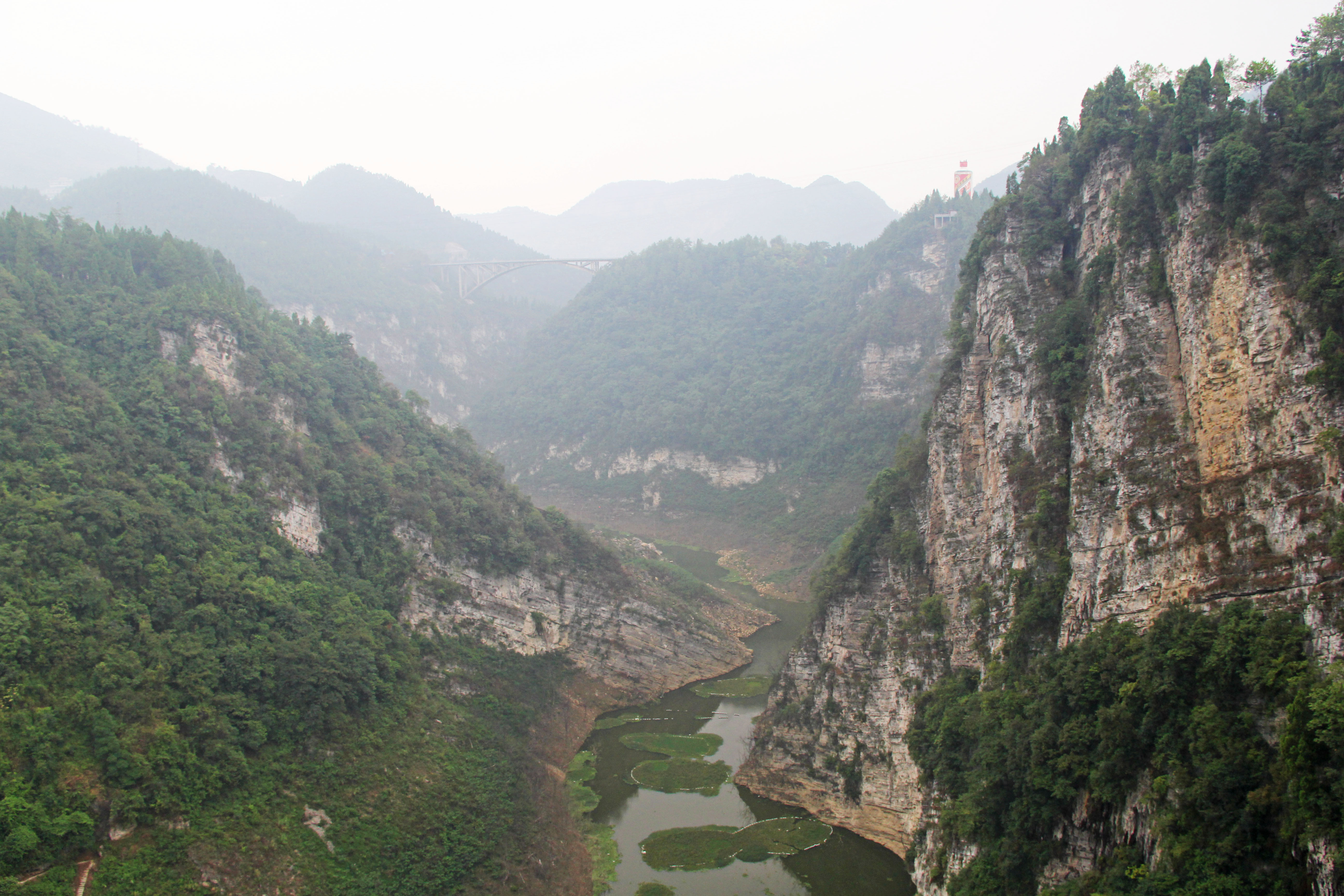 100Yanjinhe1995Gorge&MaotaiTower.jpg