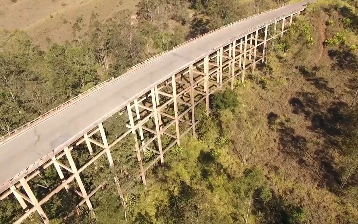File:Viaduto das Almas - Vila RicaDeck.jpg