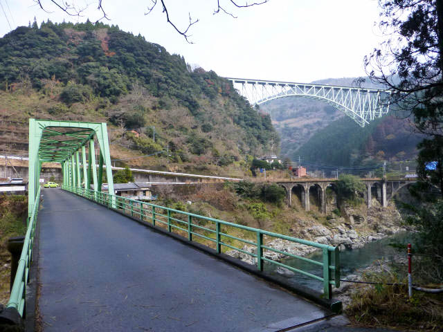 Makimine-Bridges.jpg