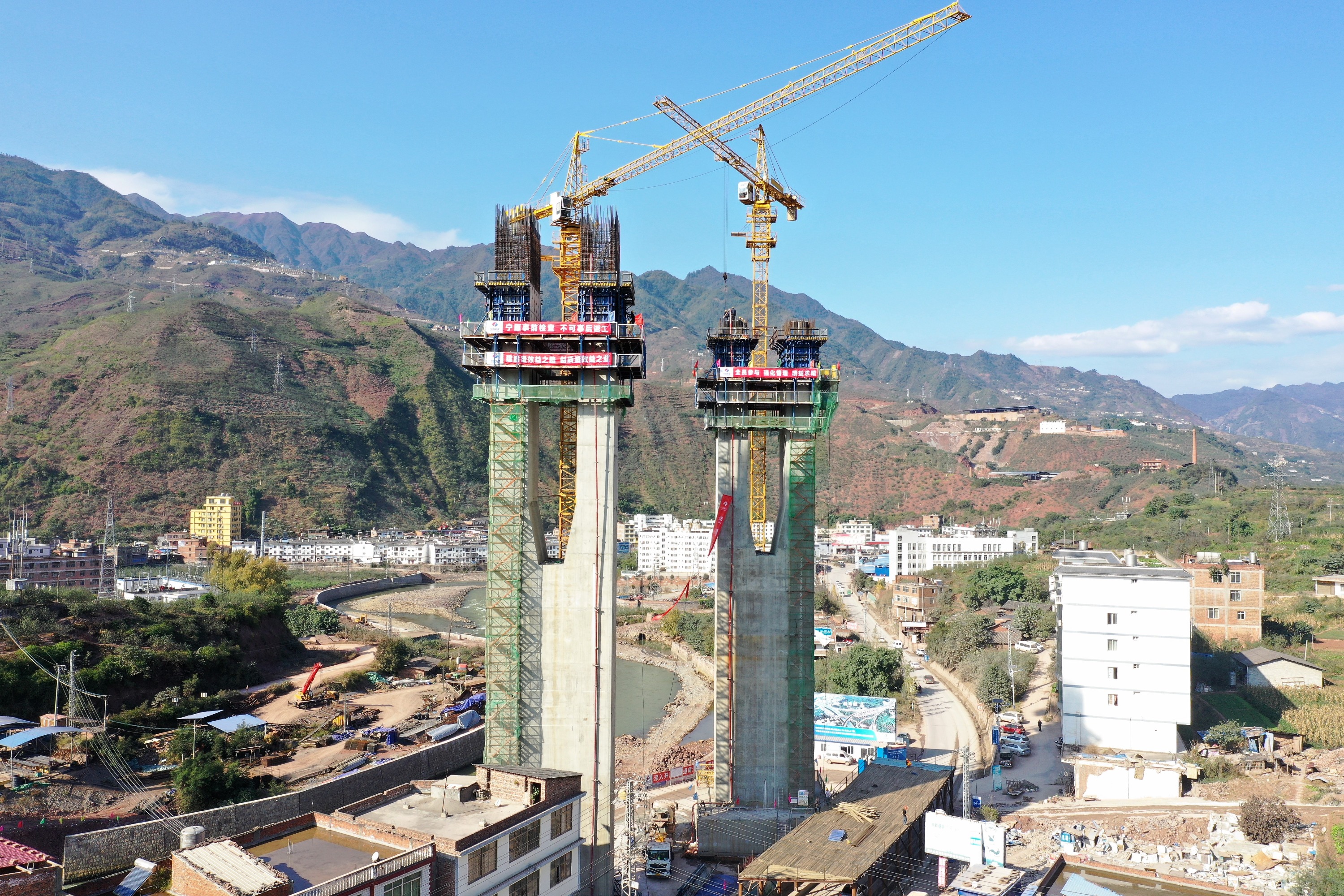 Luozehe Bridge洛泽河特大桥3.jpg