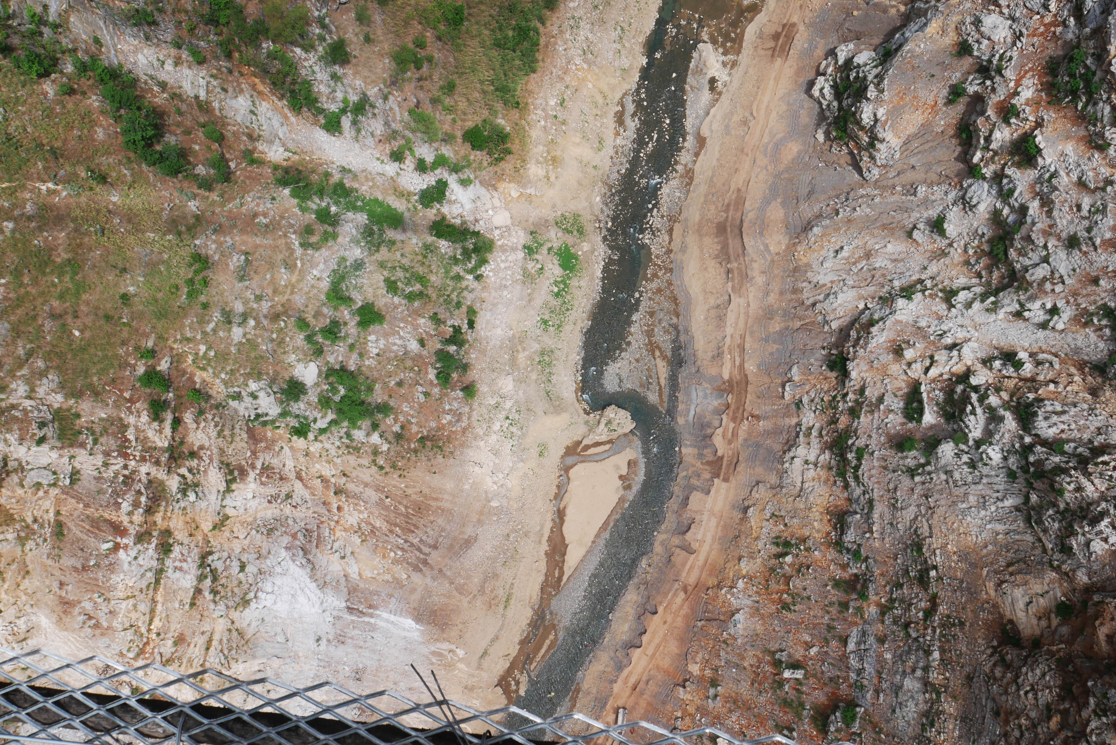 Guniuhe FootbridgeMainDrop.JPG
