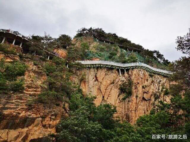 Huguxia Glass Footbridge13.jpg