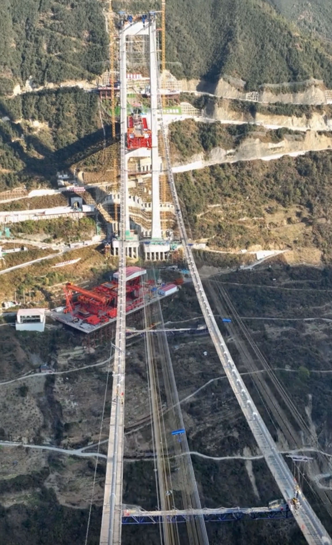 Daduhe Railway Bridge ChuanzangCatwalkConnectors.jpg