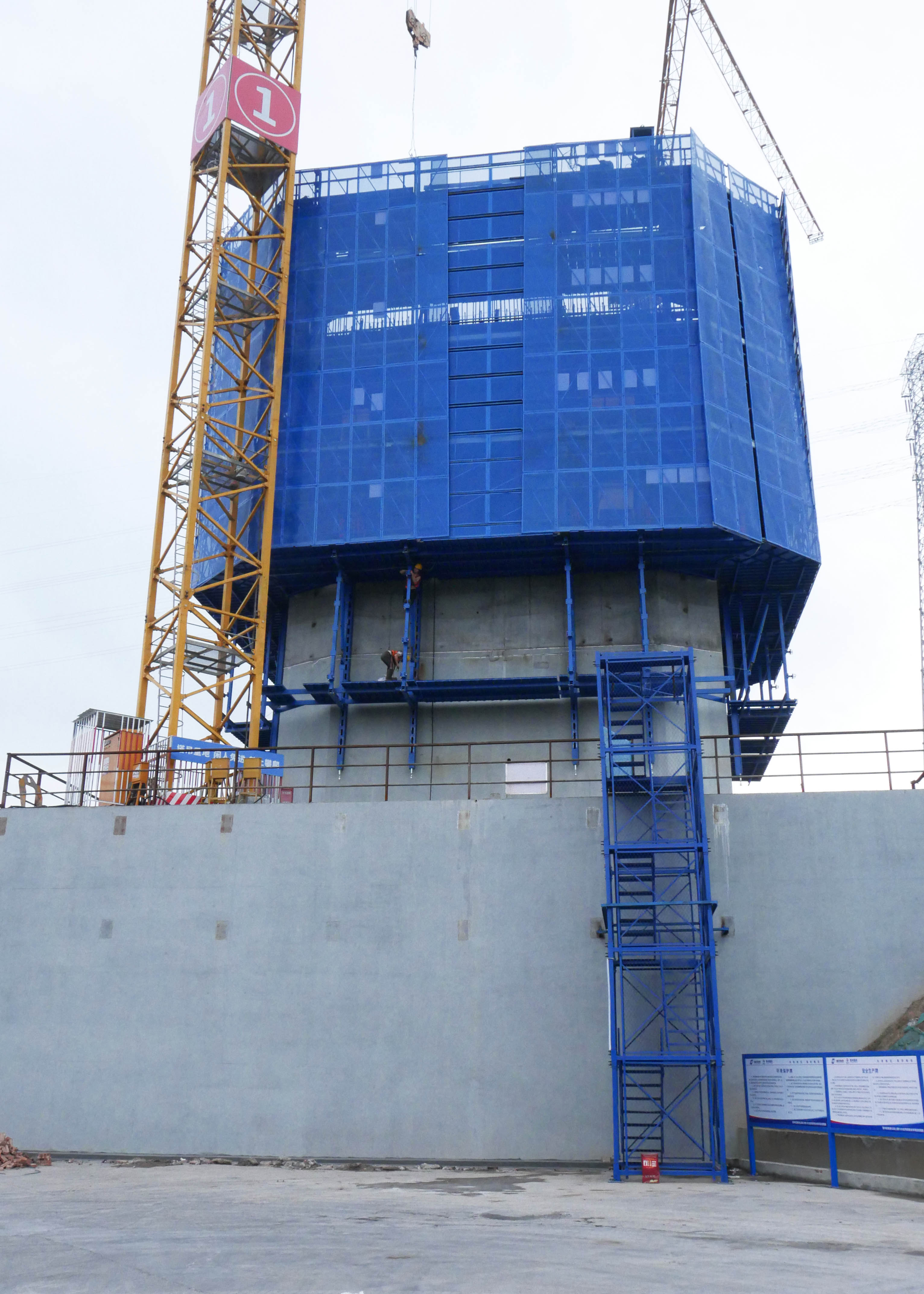 Fengdu Xingyi Yangtze River TowerBase2.JPG