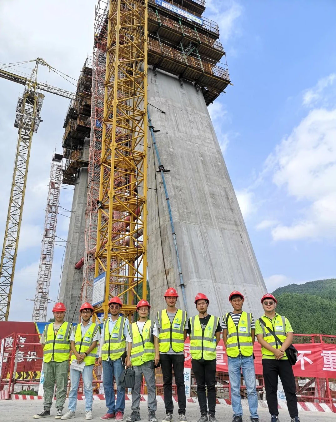 Kaixiahe Bridge Yushi TowerSky.jpg