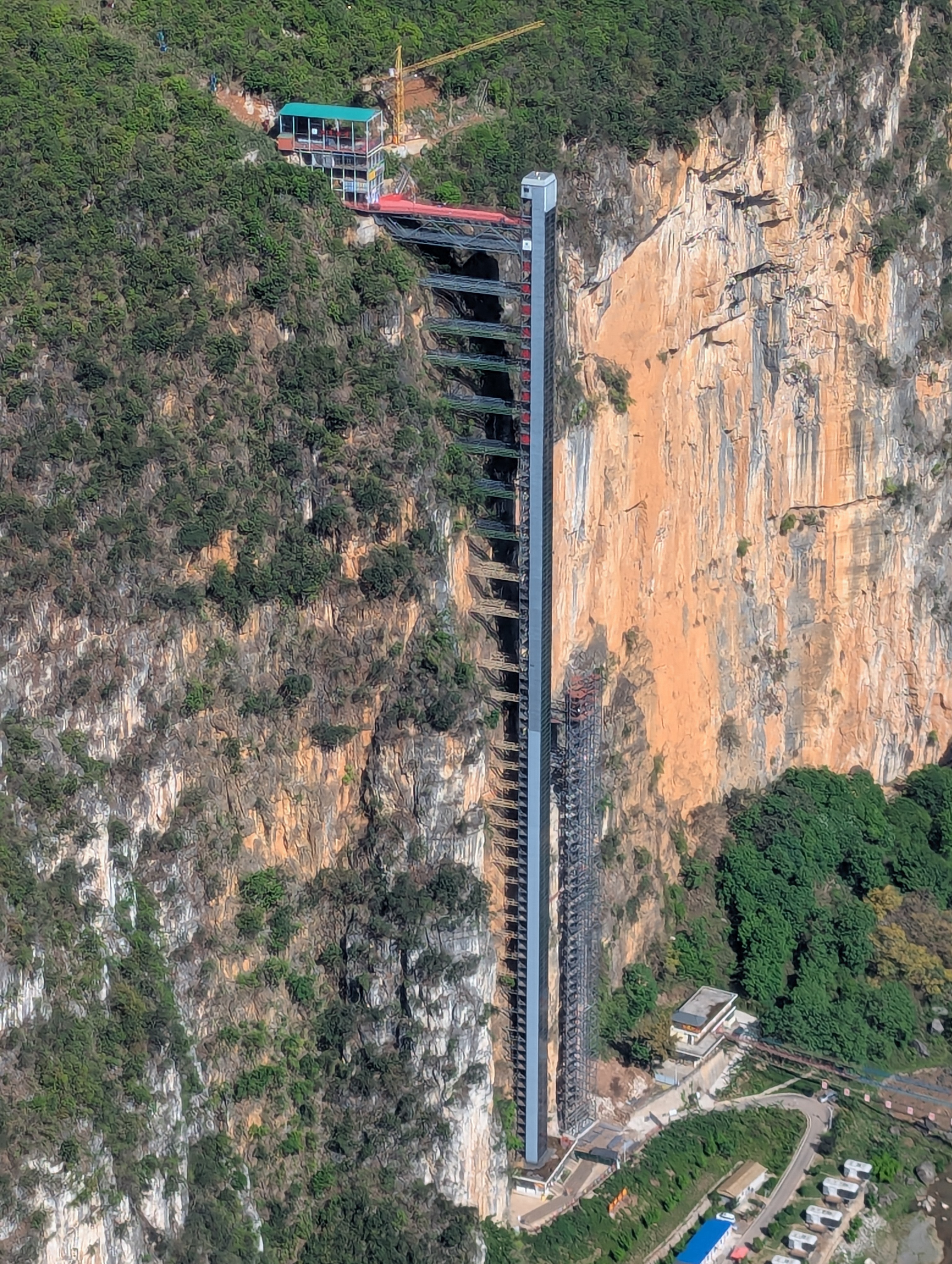 NizhuheNewElevatorFarView.jpg