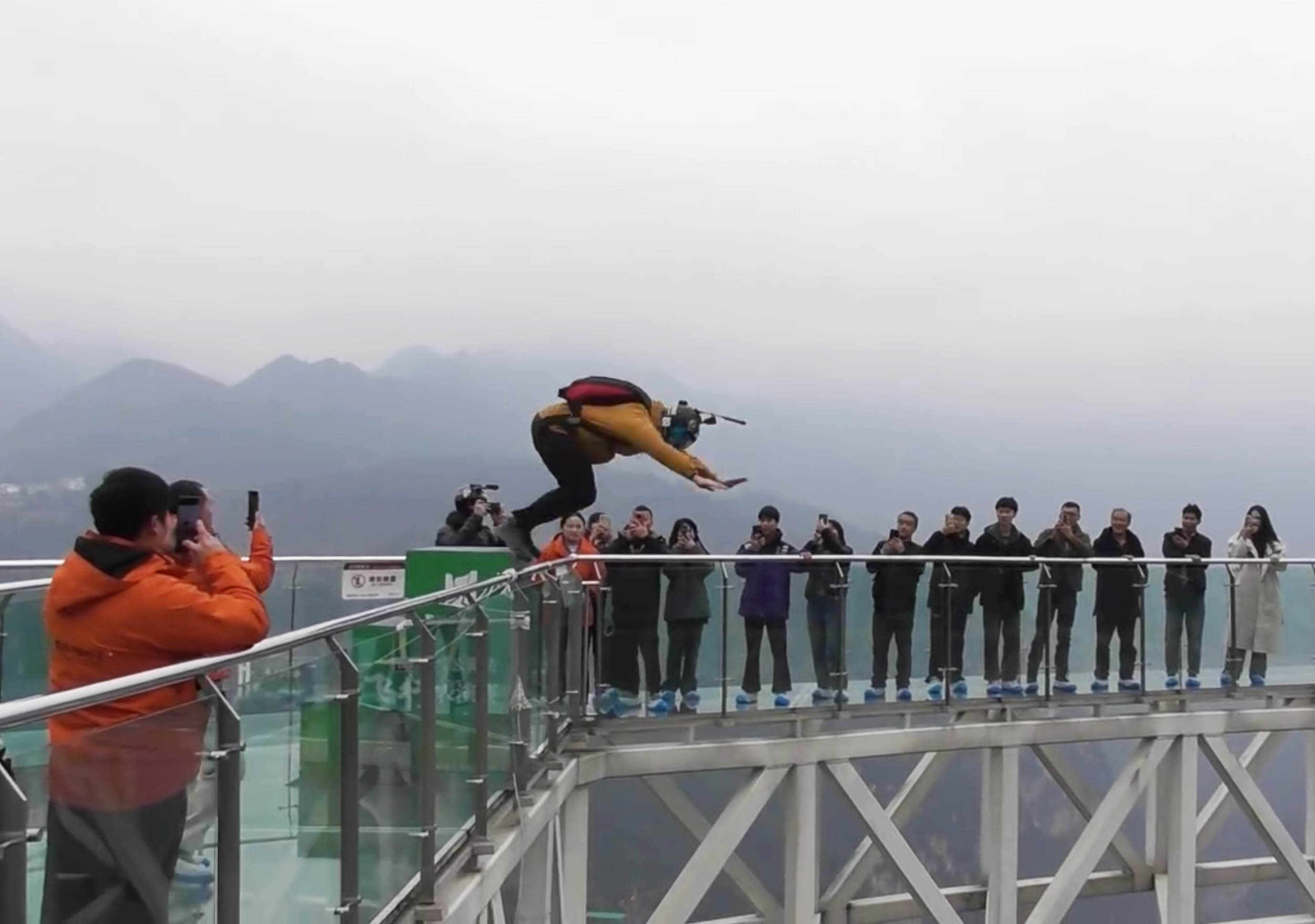 Nizhuhe BASE 2025 jumper4.jpg