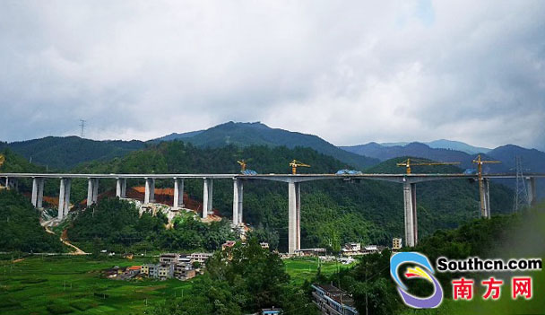 Longmen Bridge Longhuai Side.jpg