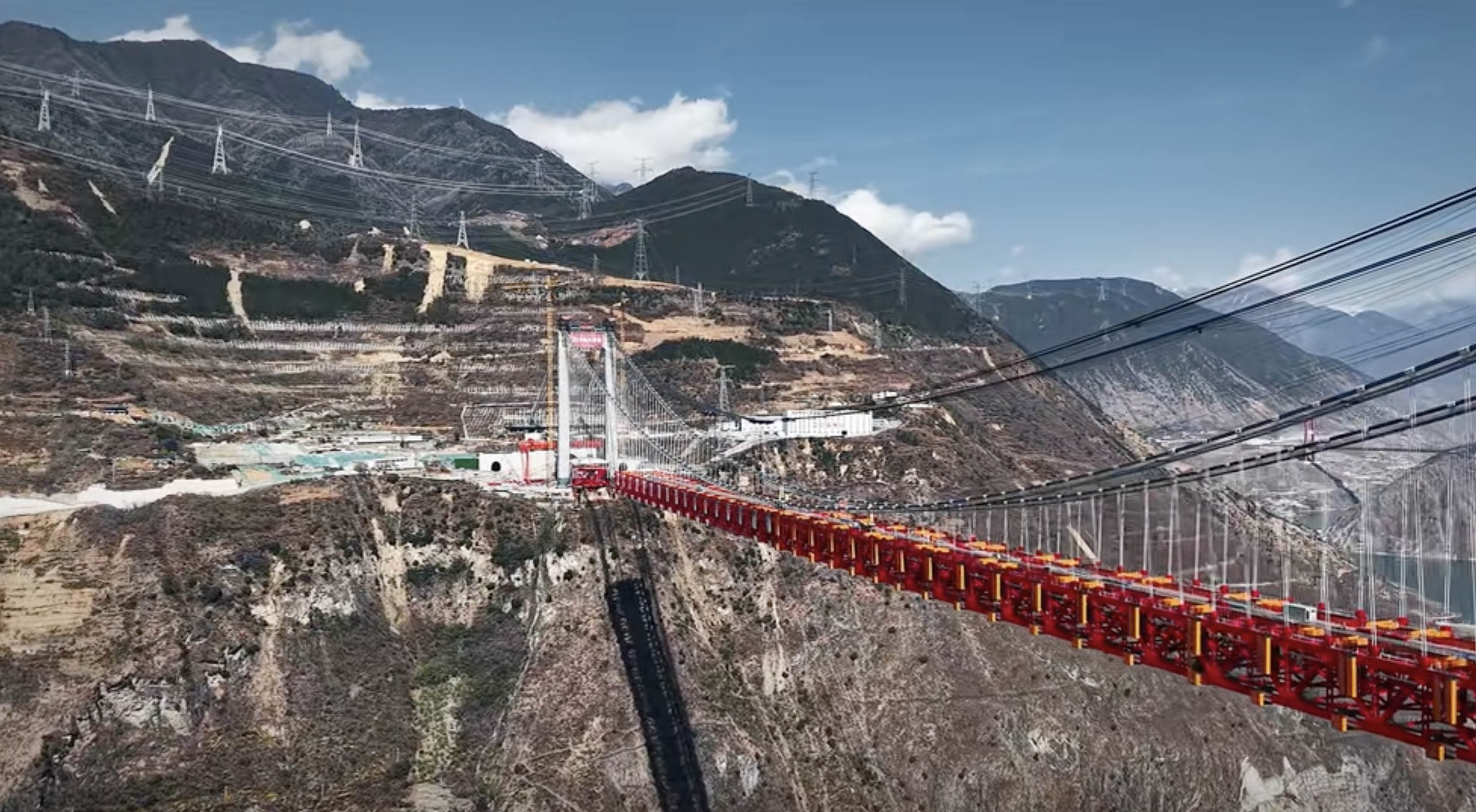 Daduhe Railway Bridge ChuanzangTrussPowerTowers.jpg