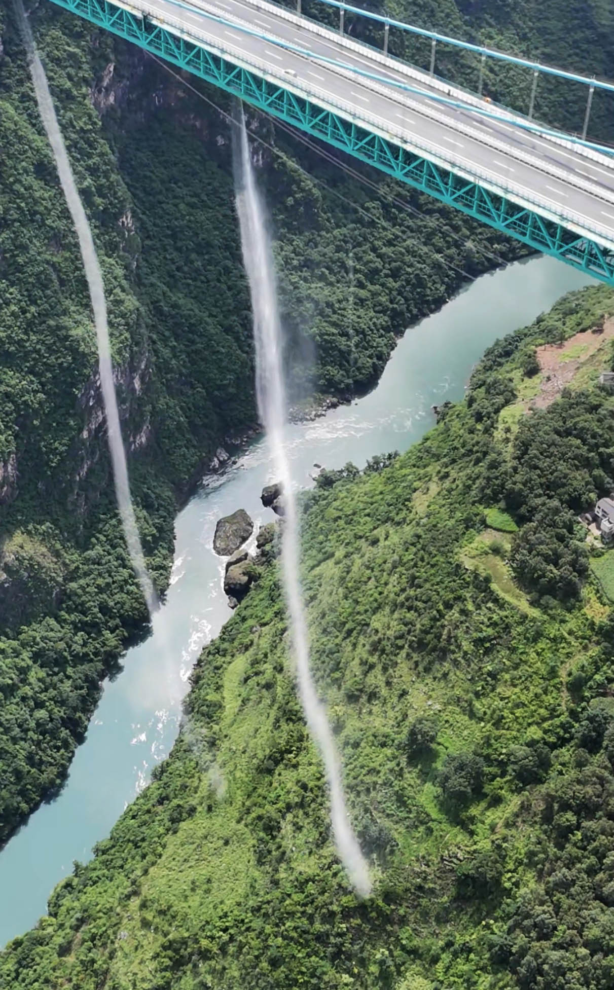 HuajiangWaterfallsDrop.jpg