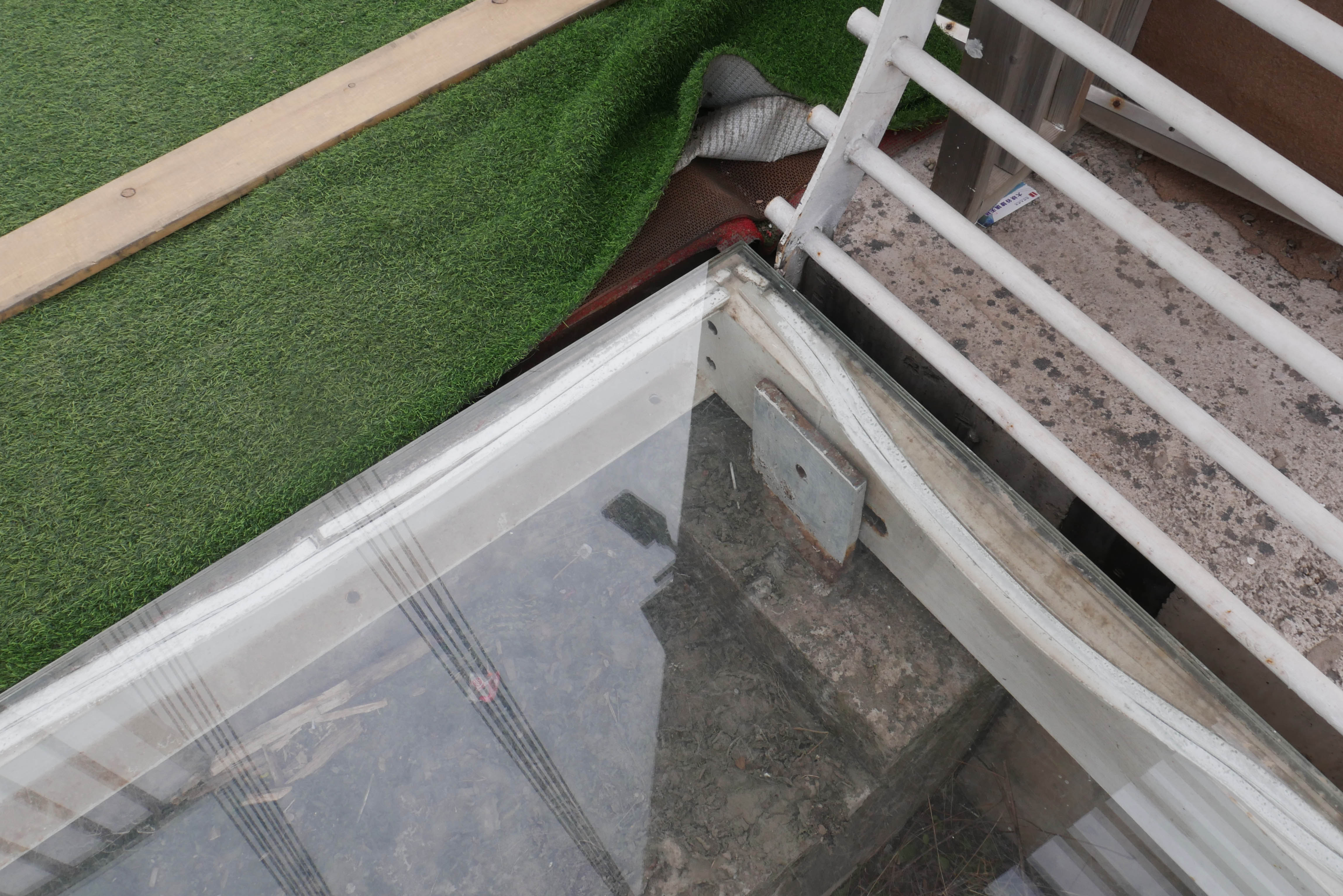 Taihang GlassFootbridgeEndPanel.JPG