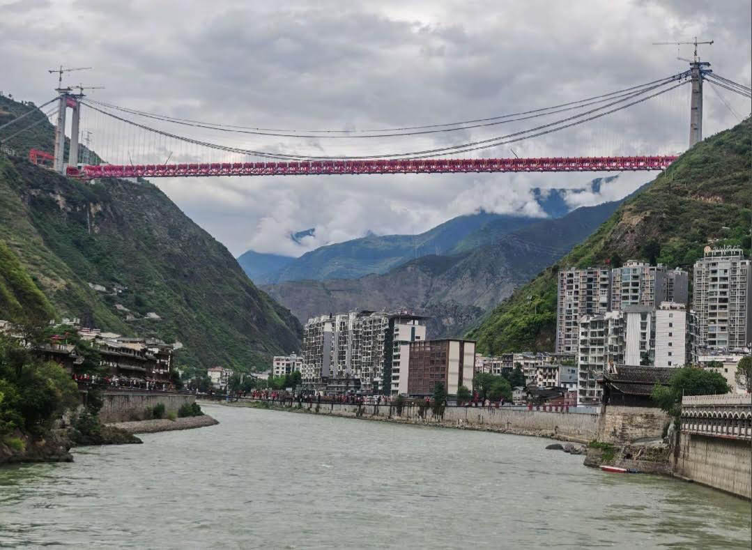 Daduhe Railway Bridge ChuanzangRiverView.jpg