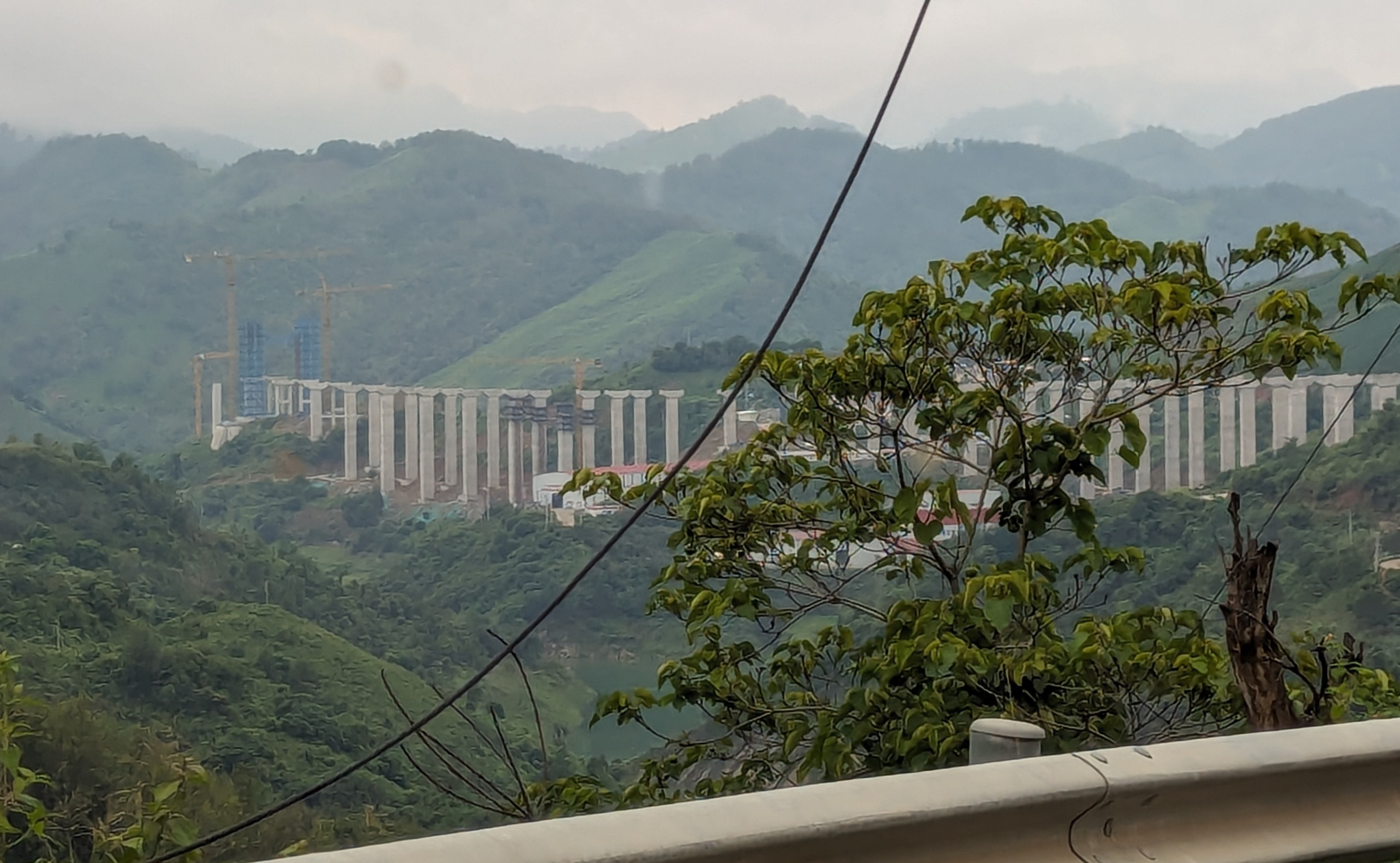Hongshuihe Bridge LewangApproach.jpg