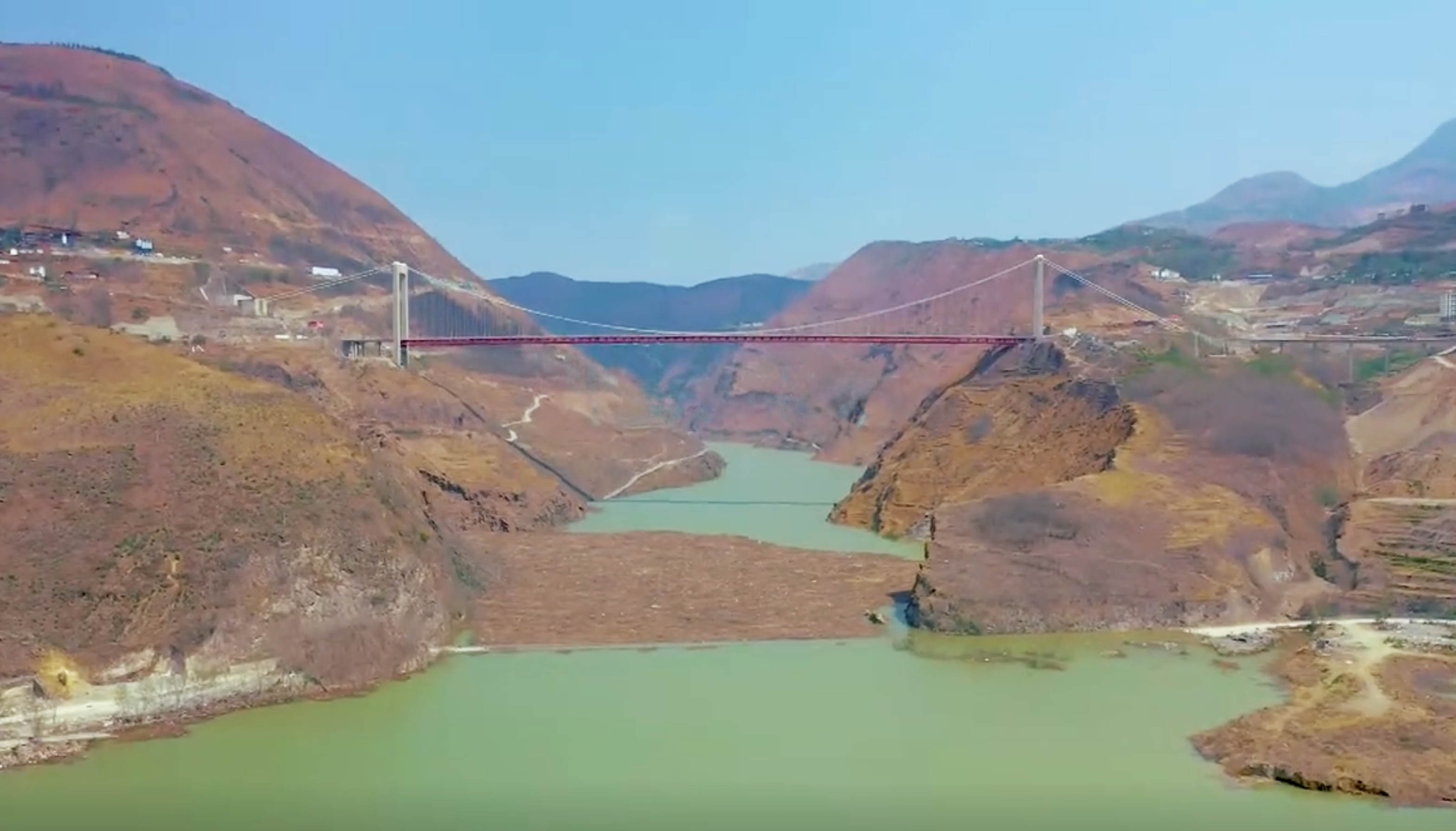 Jinshajiang susp bridge Hulukou.jpg