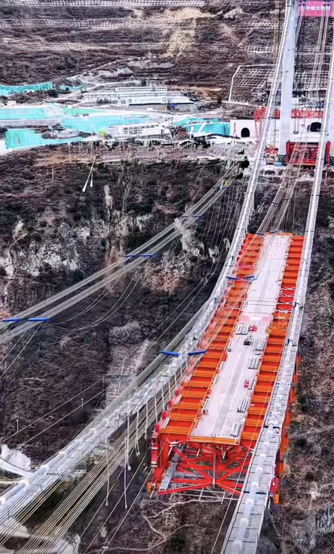 Daduhe railway bridge ChuanzangLonglens.jpg