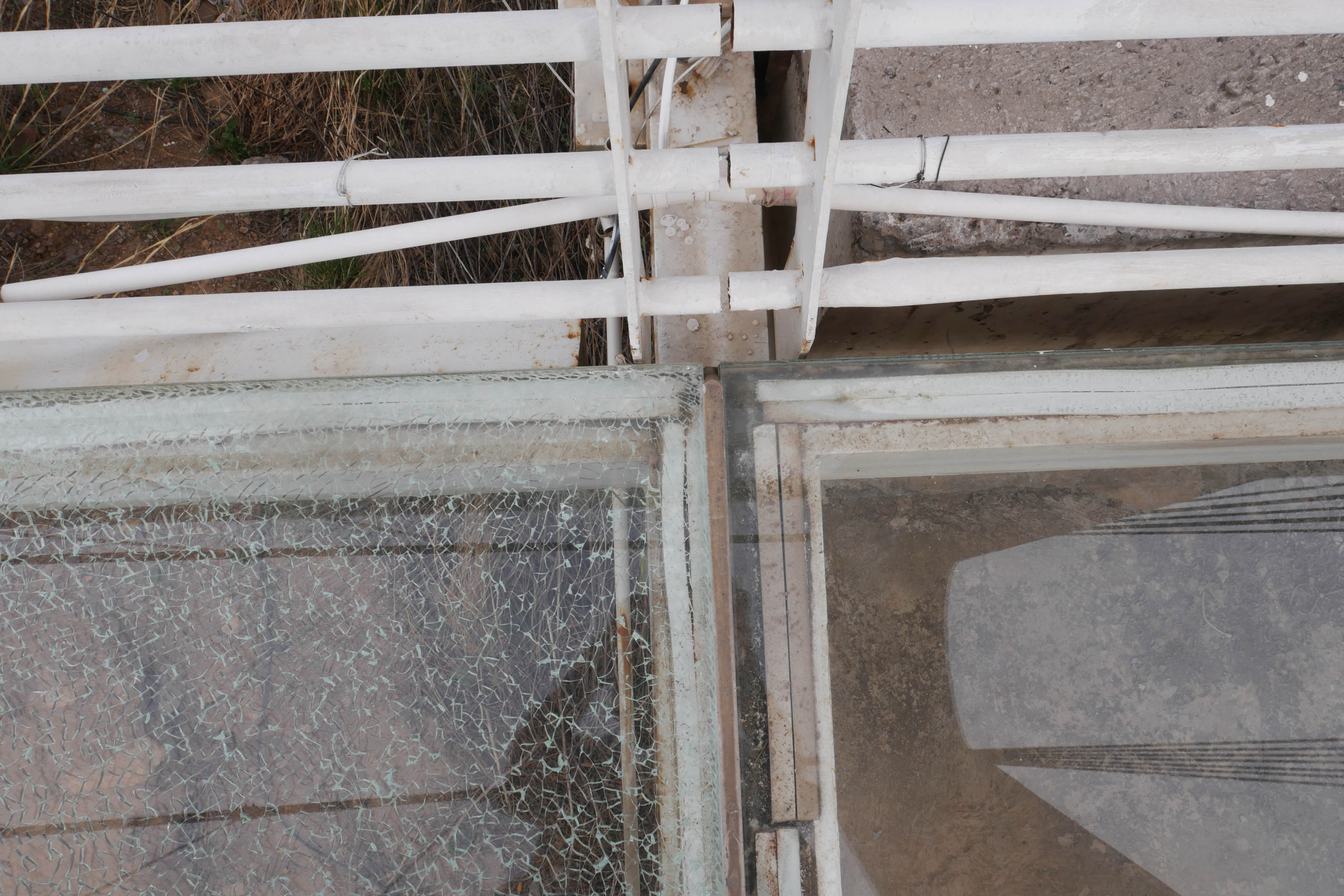 Taihang GlassFootbridgeBroken.JPG
