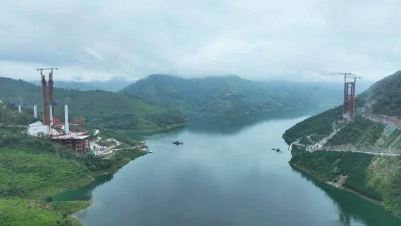 Hongshuihe railway bridge HuangbaiSide.jpg