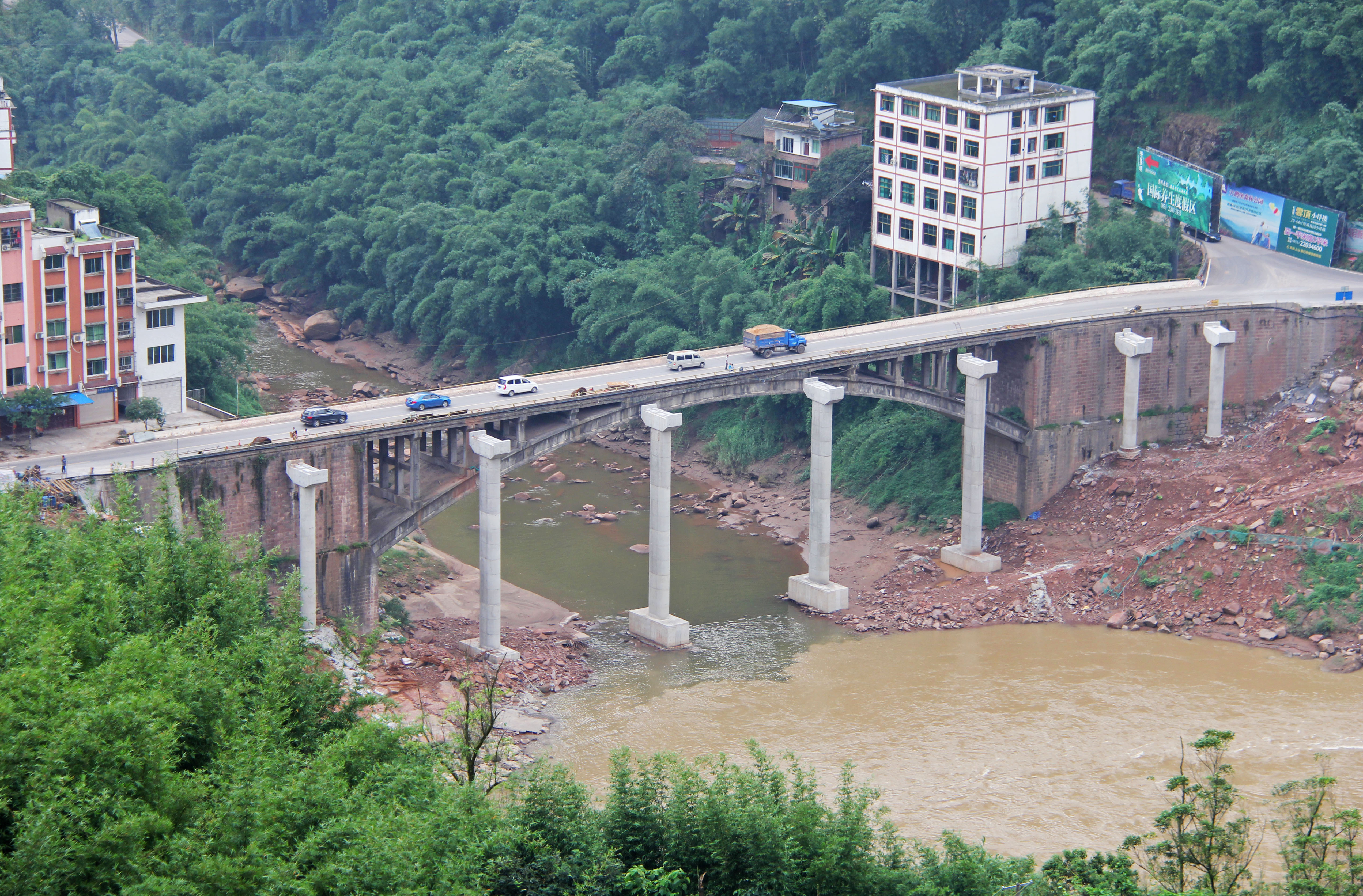 YanxiziBridge30mtrx4ChishuiheView.jpg