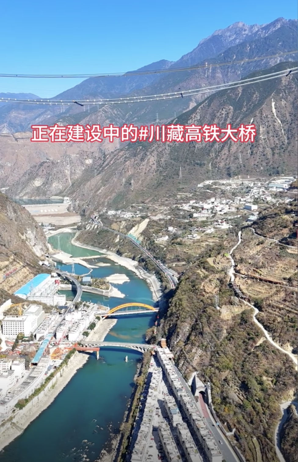 Daduhe Railway Bridge ChuanzangValleyCables.jpg