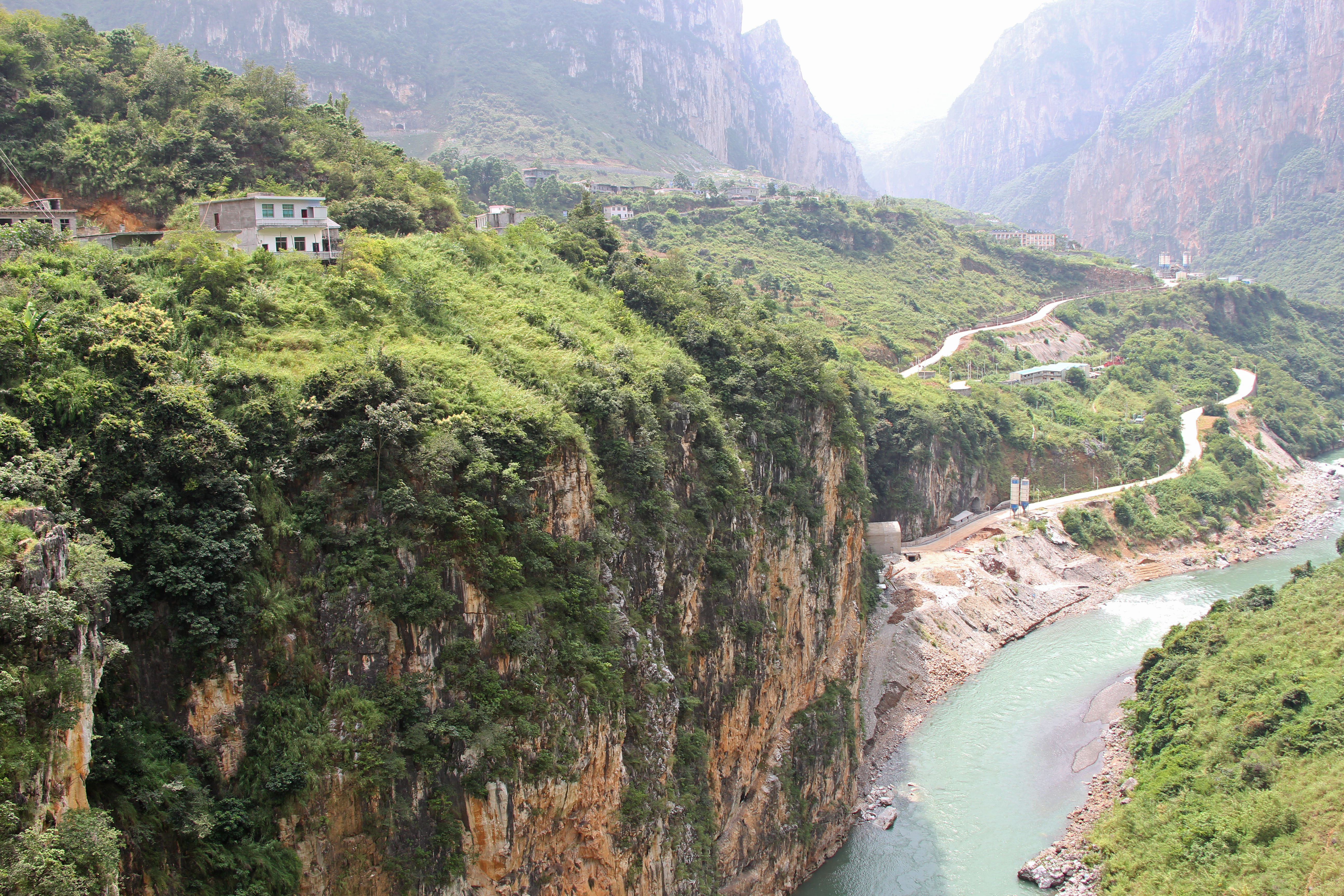 BeipanjiangFadeUpstreamMountains.jpg