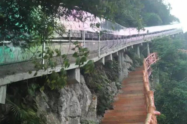 Xianglong GlassSlide.jpg