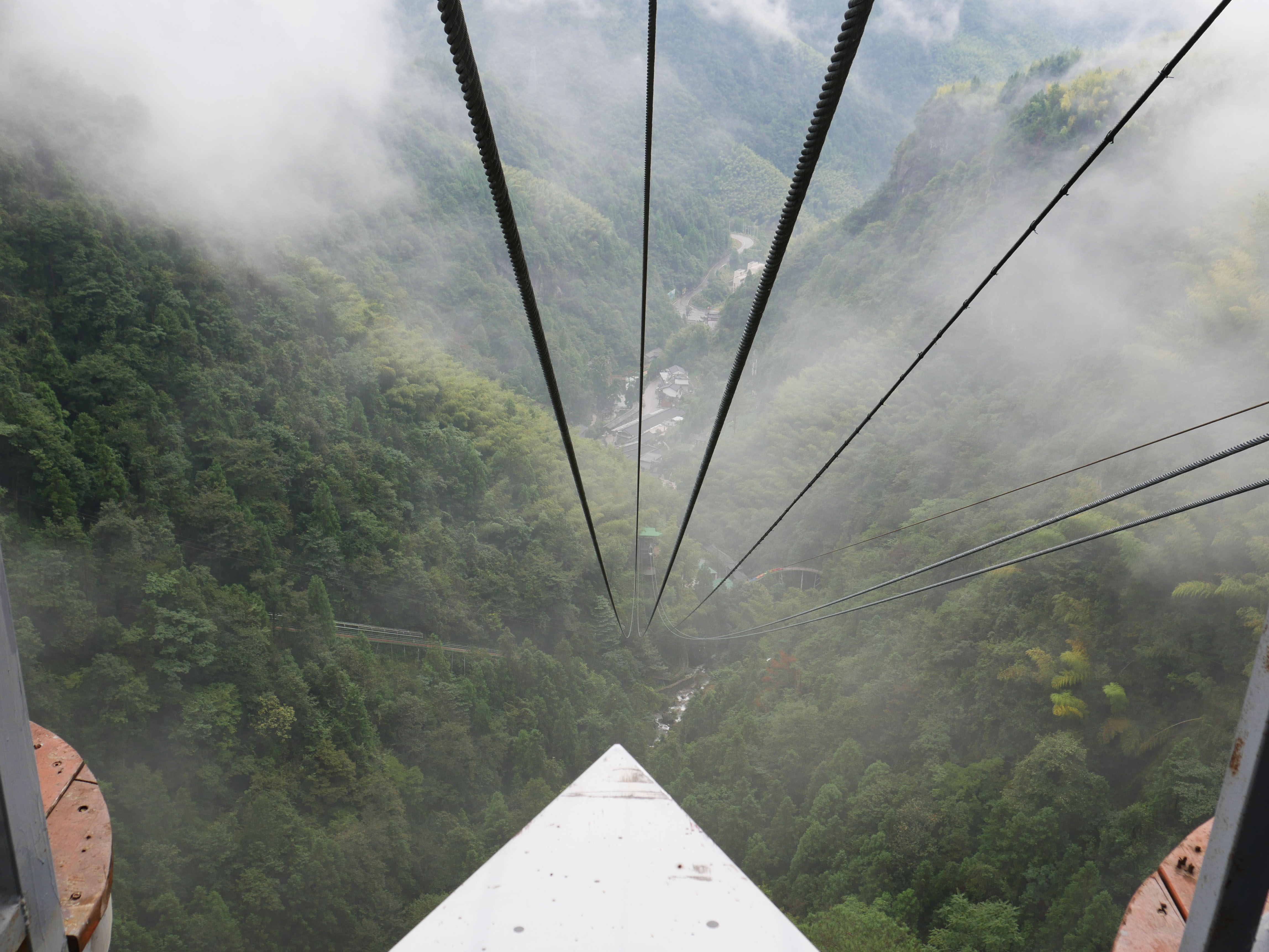 File:LingjiangyuanTramCables.JPG - HighestBridges.com