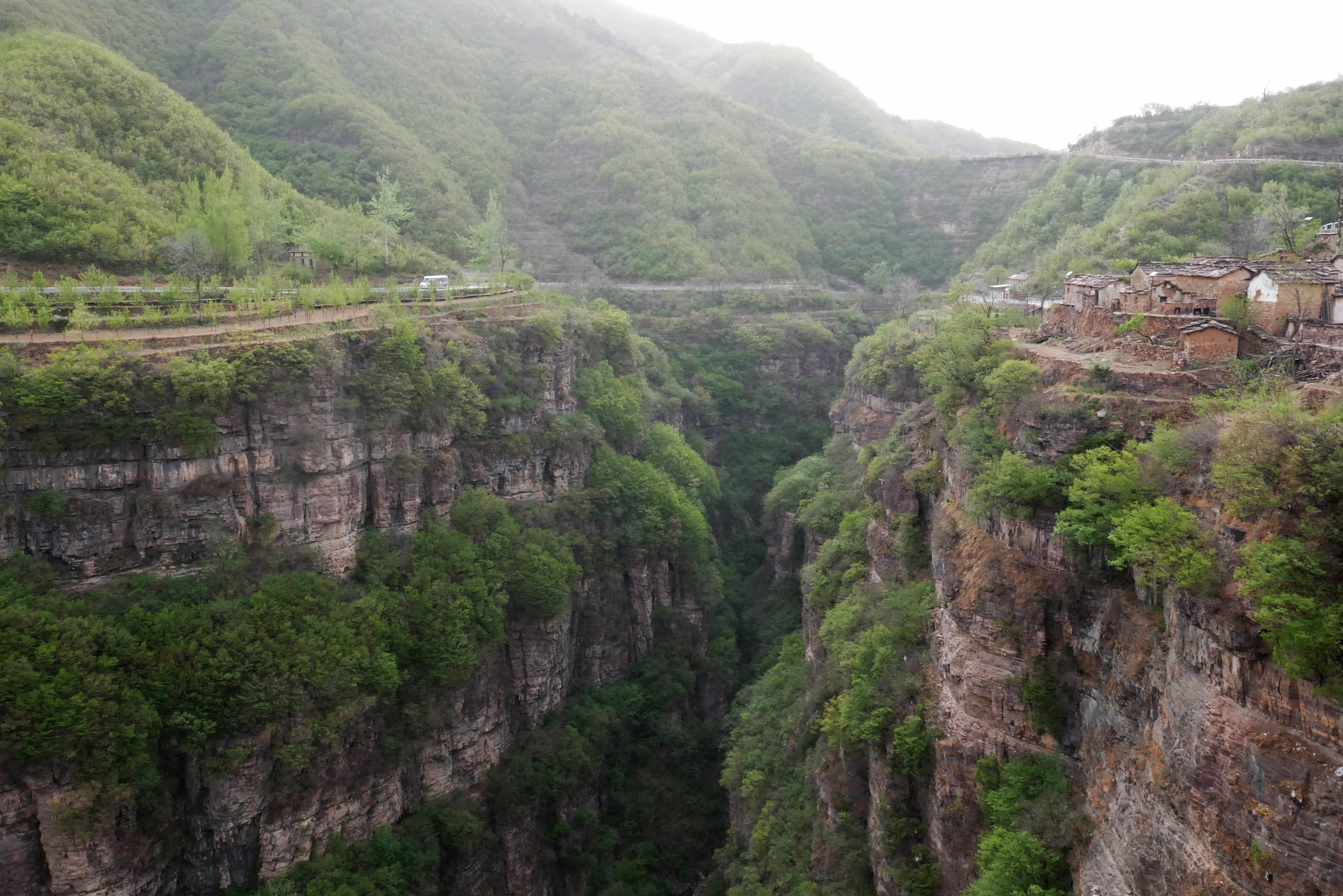 Taihang GlassFootbridgeUpstream.JPG