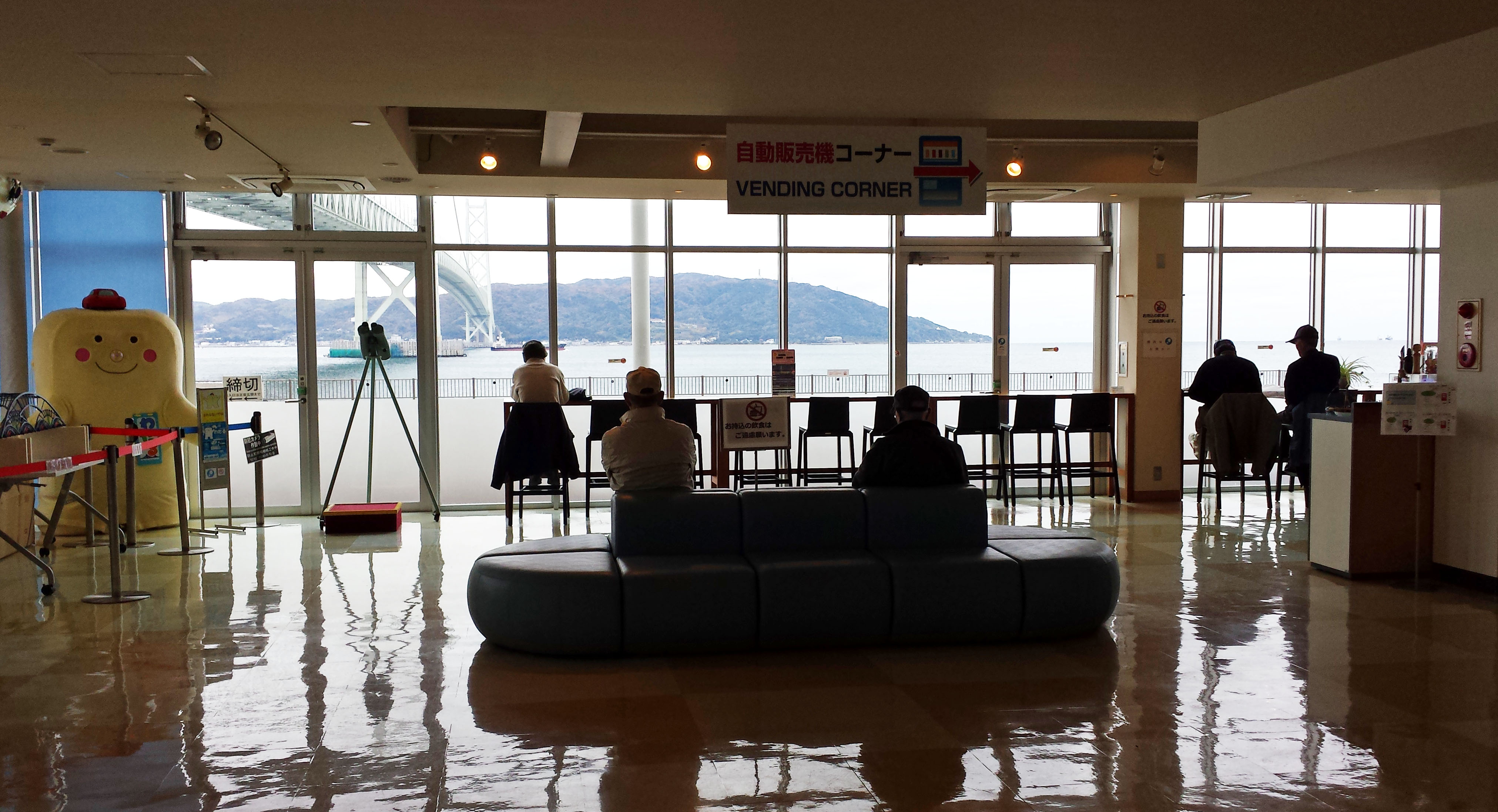 AkashiKaikyoVisitorsCenterInterior.jpg